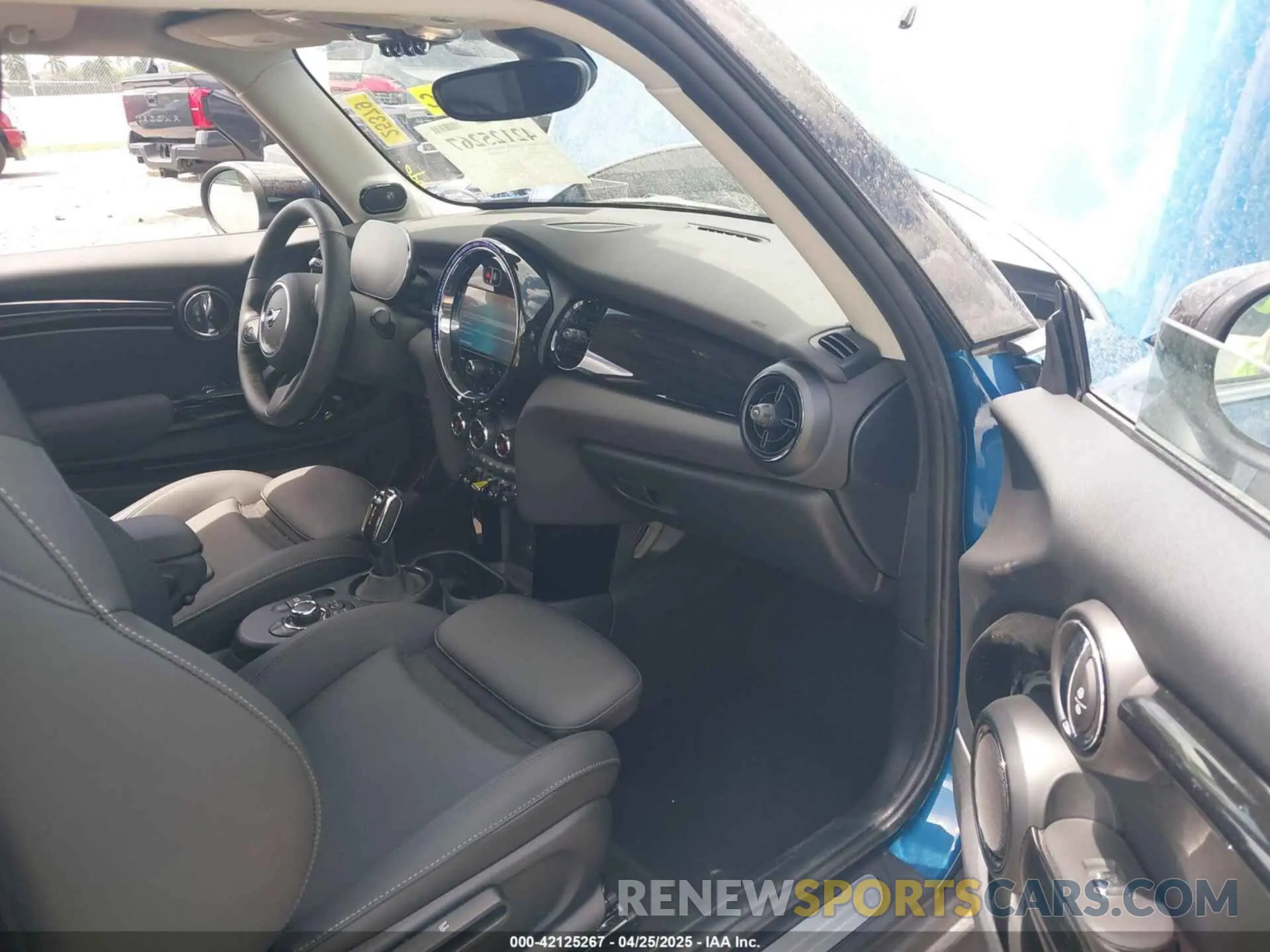 5 fotografías del automóvil dañado WMW13DJ00R2V90507 MINI SE HARDTOP 2024