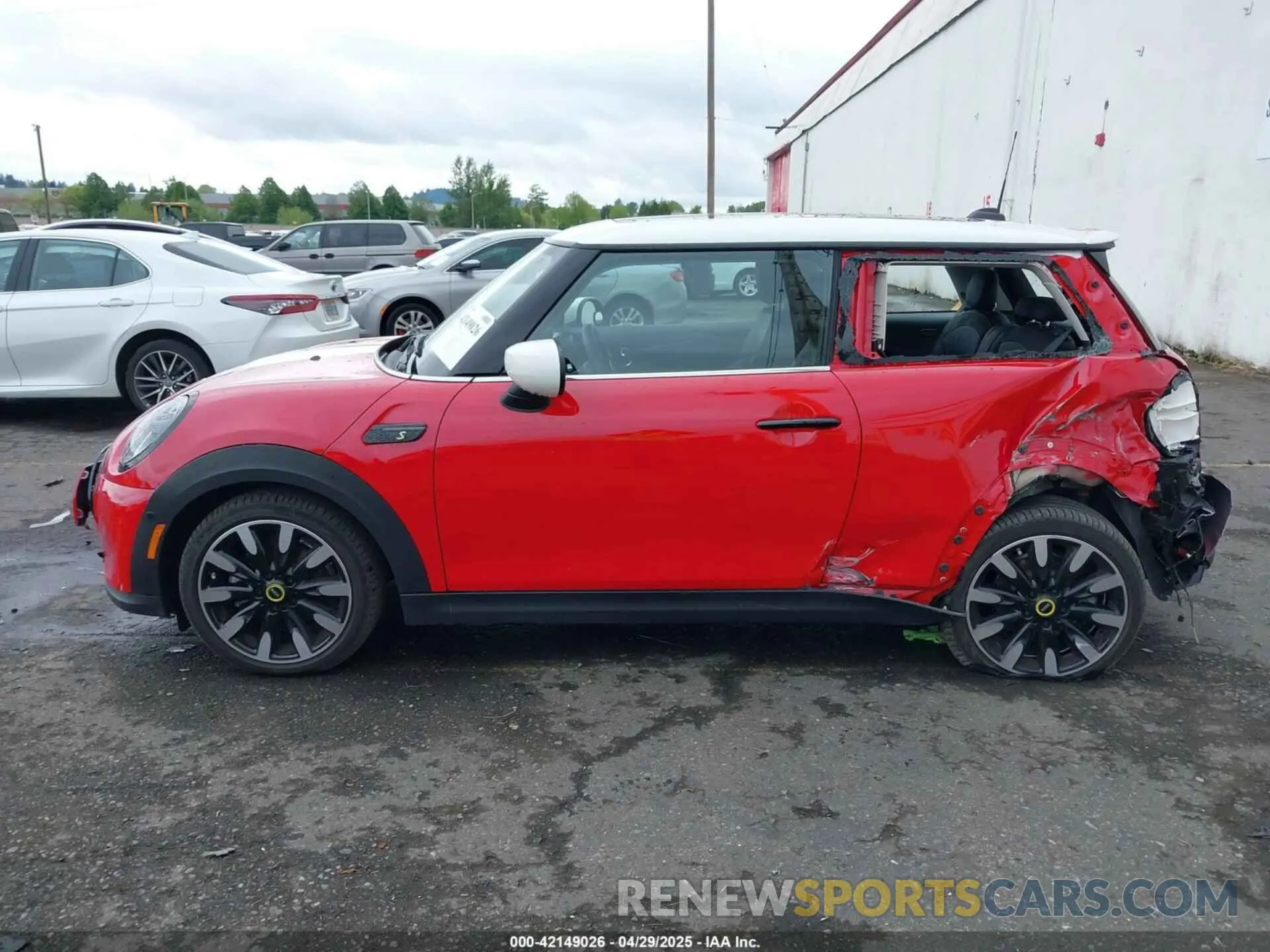14 fotografías del automóvil dañado WMW13DJ06R2V85604 MINI SE HARDTOP 2024