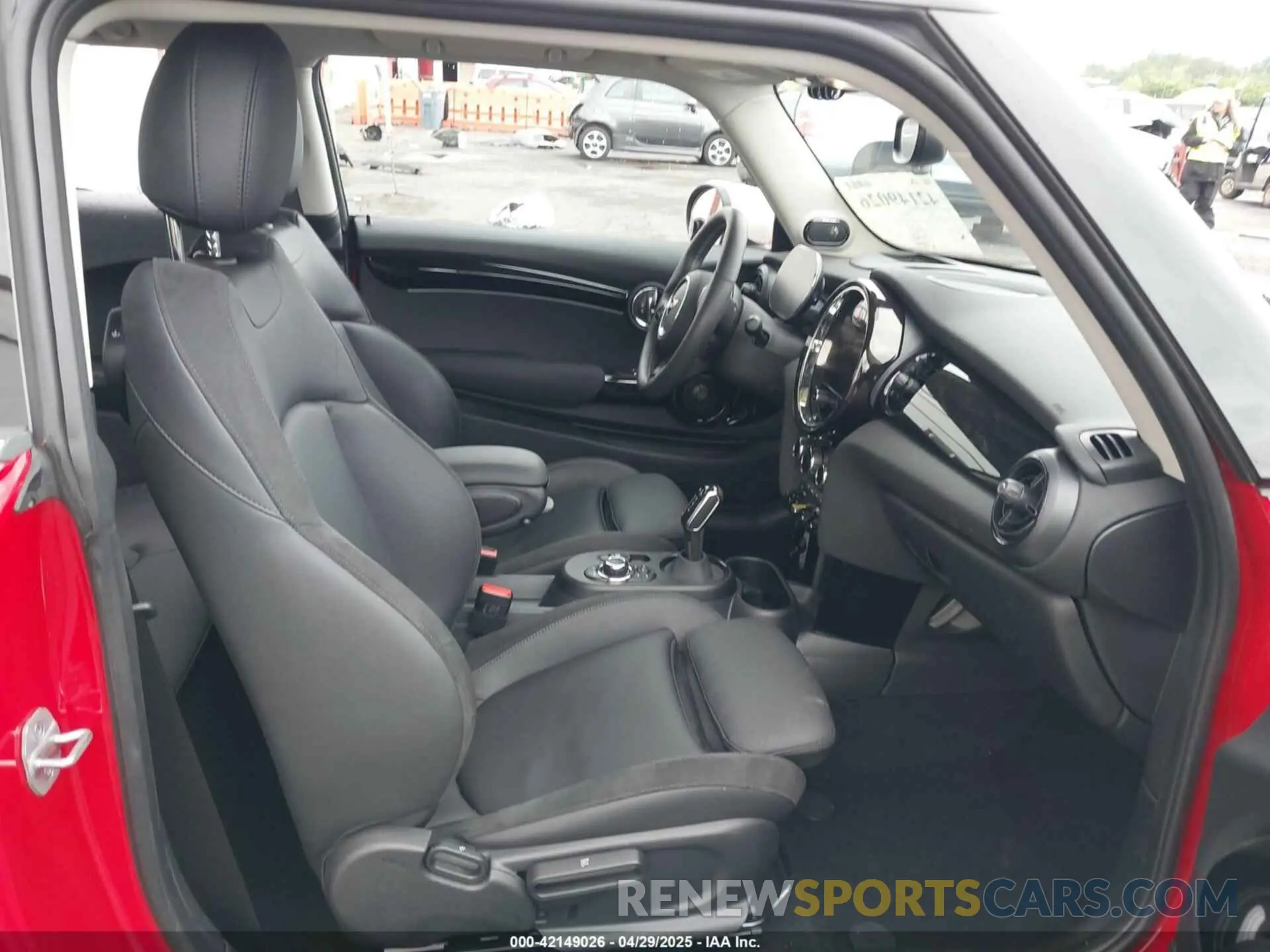 5 fotografías del automóvil dañado WMW13DJ06R2V85604 MINI SE HARDTOP 2024