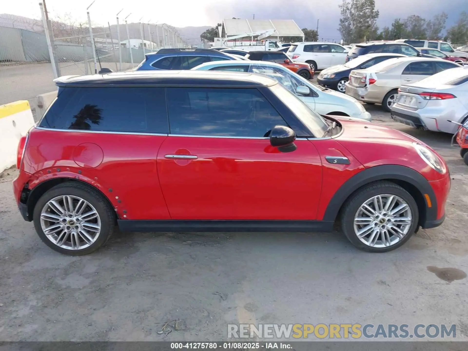 14 fotografías del automóvil dañado WMW13DJ07R2U39440 MINI SE HARDTOP 2024