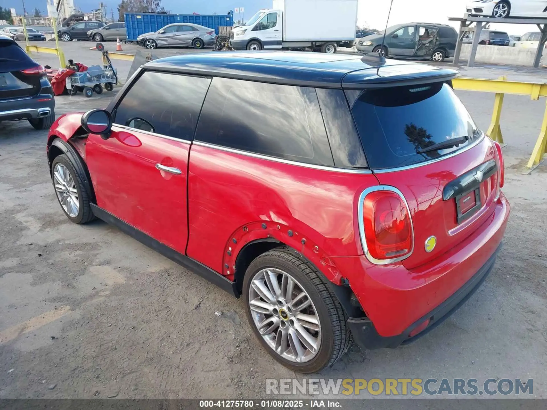 3 fotografías del automóvil dañado WMW13DJ07R2U39440 MINI SE HARDTOP 2024