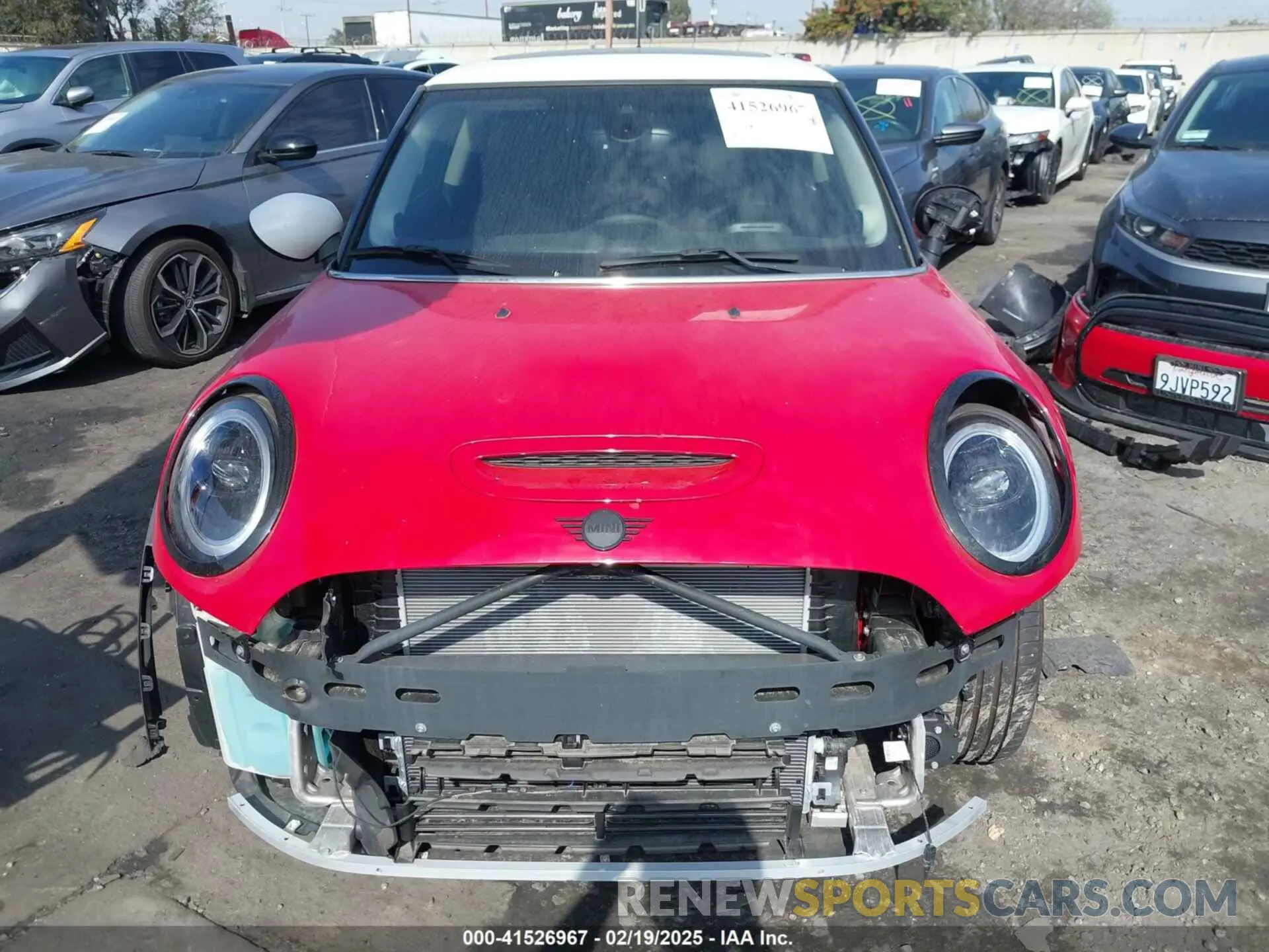 13 fotografías del automóvil dañado WMW13DJ08R2U82328 MINI SE HARDTOP 2024