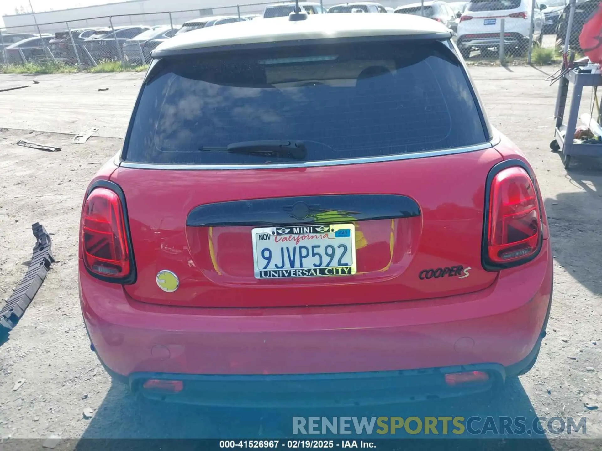 17 fotografías del automóvil dañado WMW13DJ08R2U82328 MINI SE HARDTOP 2024