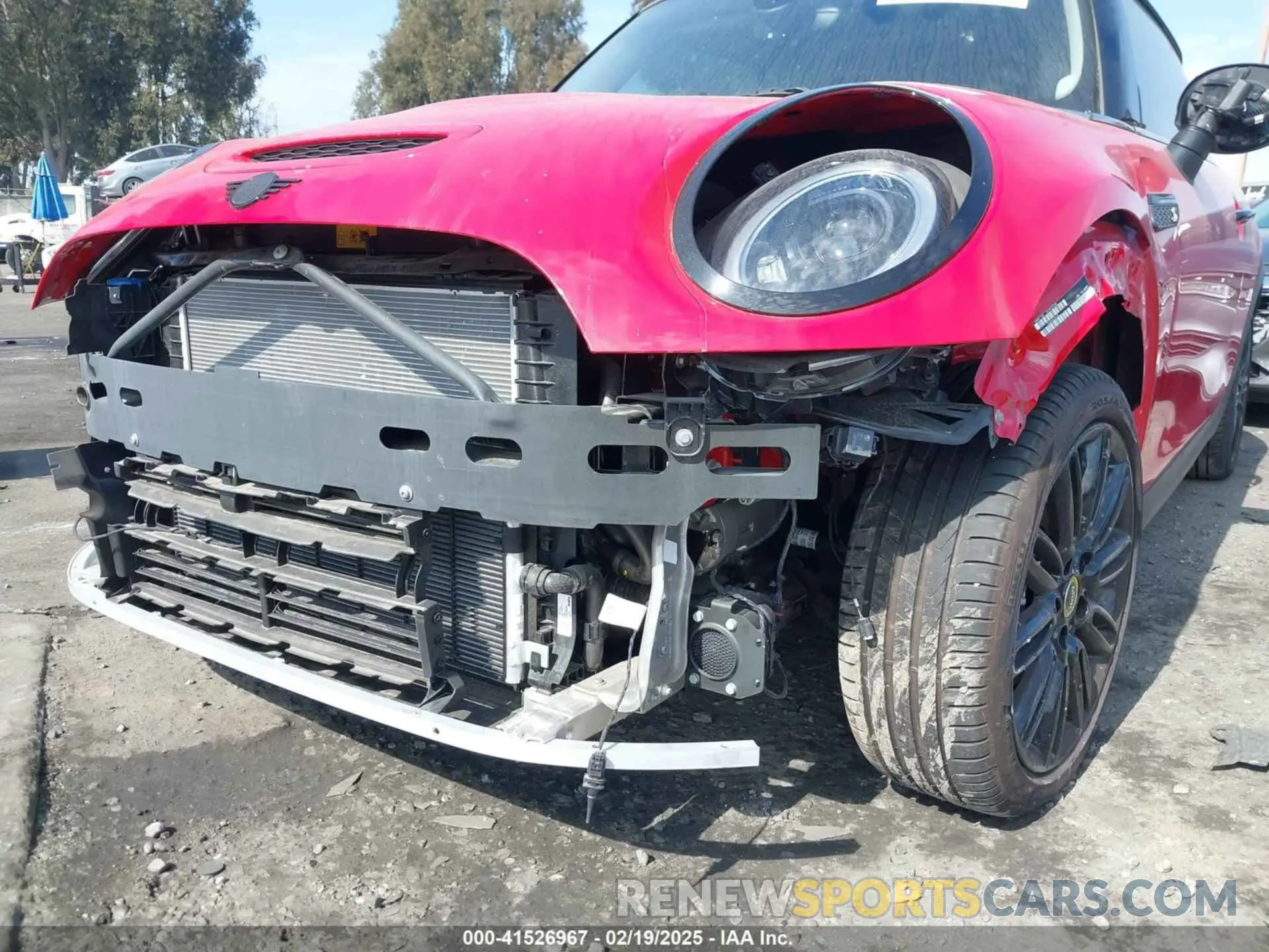 6 fotografías del automóvil dañado WMW13DJ08R2U82328 MINI SE HARDTOP 2024
