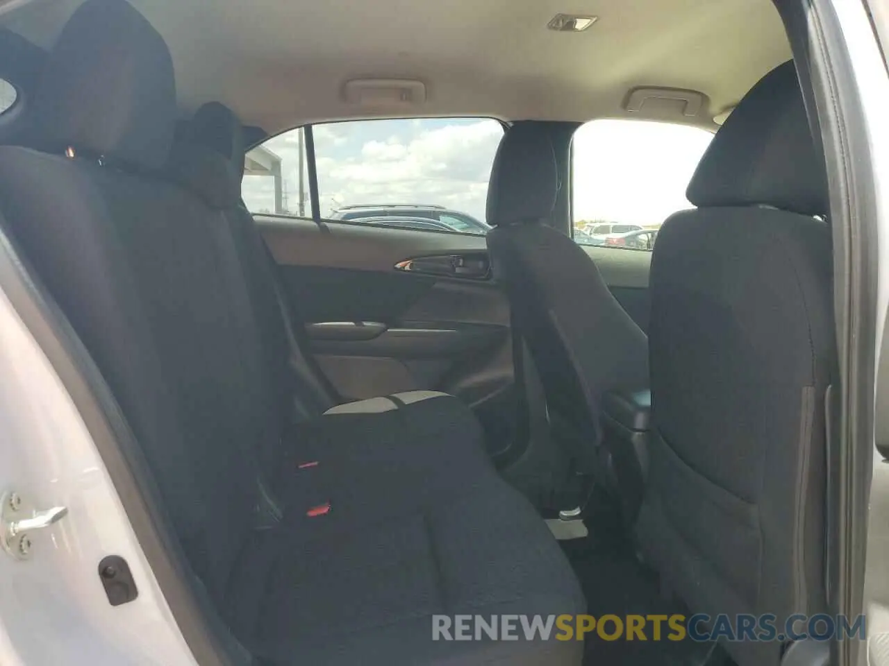 11 fotografías del automóvil dañado JA4ATUAA2RZ040805 MITSUBISHI ECLIPSE 2024
