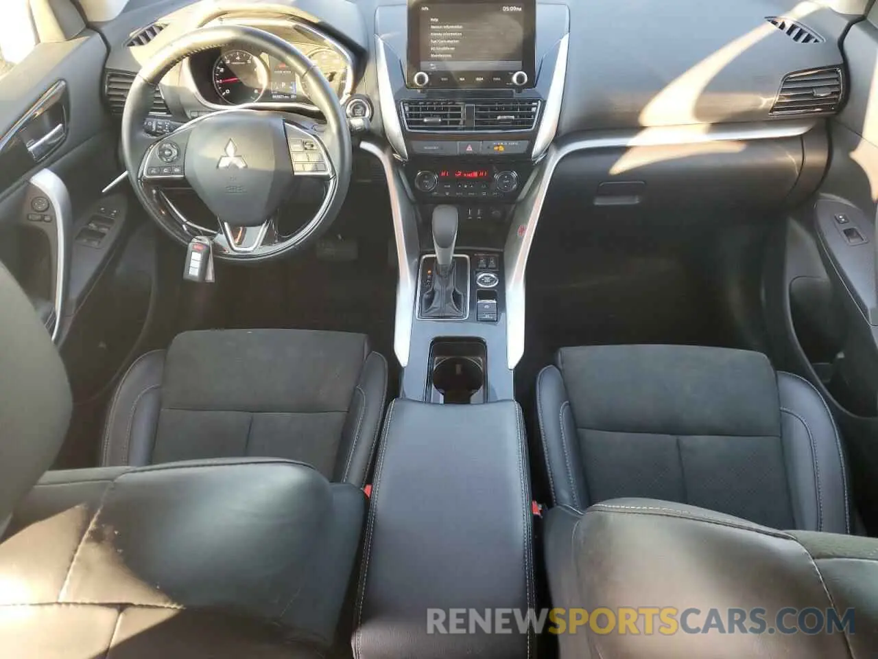 8 fotografías del automóvil dañado JA4ATWAA2RZ001871 MITSUBISHI ECLIPSE 2024