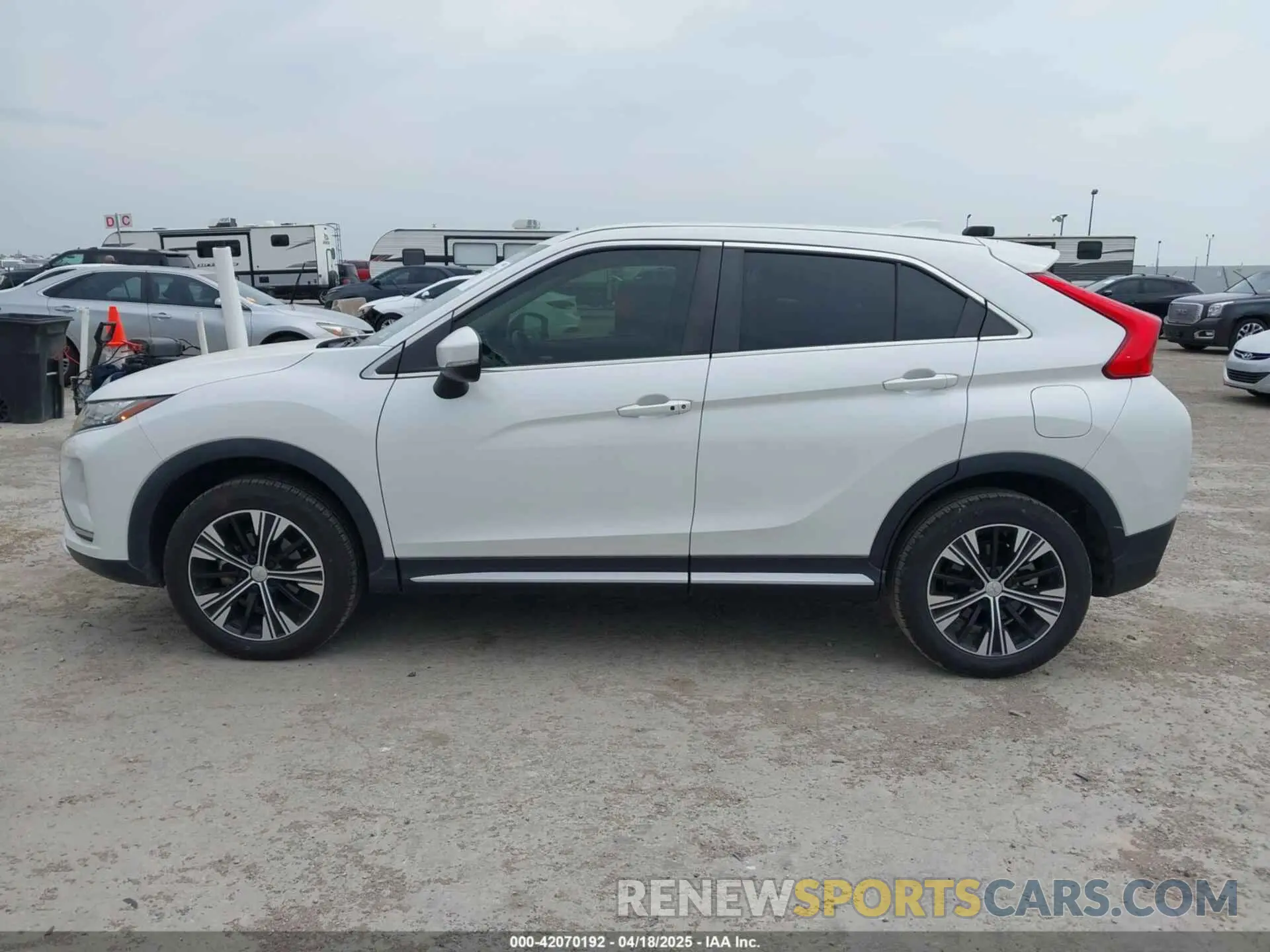 14 fotografías del automóvil dañado JA4AT5AA0KZ016417 MITSUBISHI ECLIPSE CROSS 2019