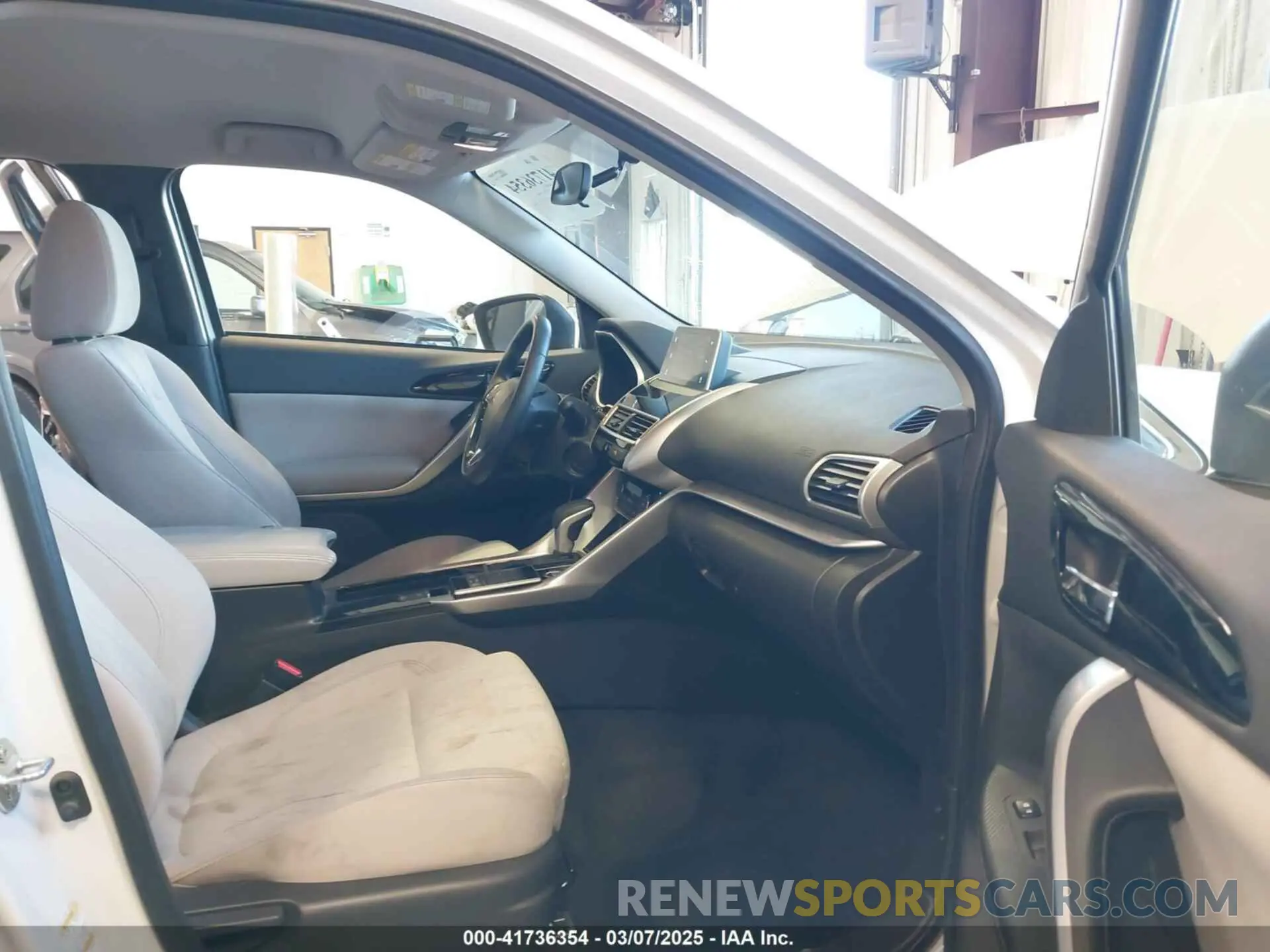 5 fotografías del automóvil dañado JA4AT5AA4KZ004822 MITSUBISHI ECLIPSE CROSS 2019