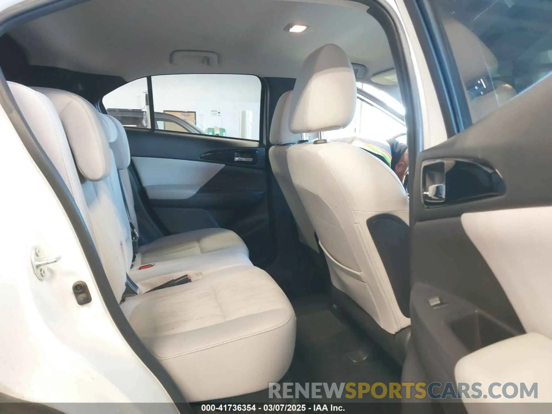 8 fotografías del automóvil dañado JA4AT5AA4KZ004822 MITSUBISHI ECLIPSE CROSS 2019
