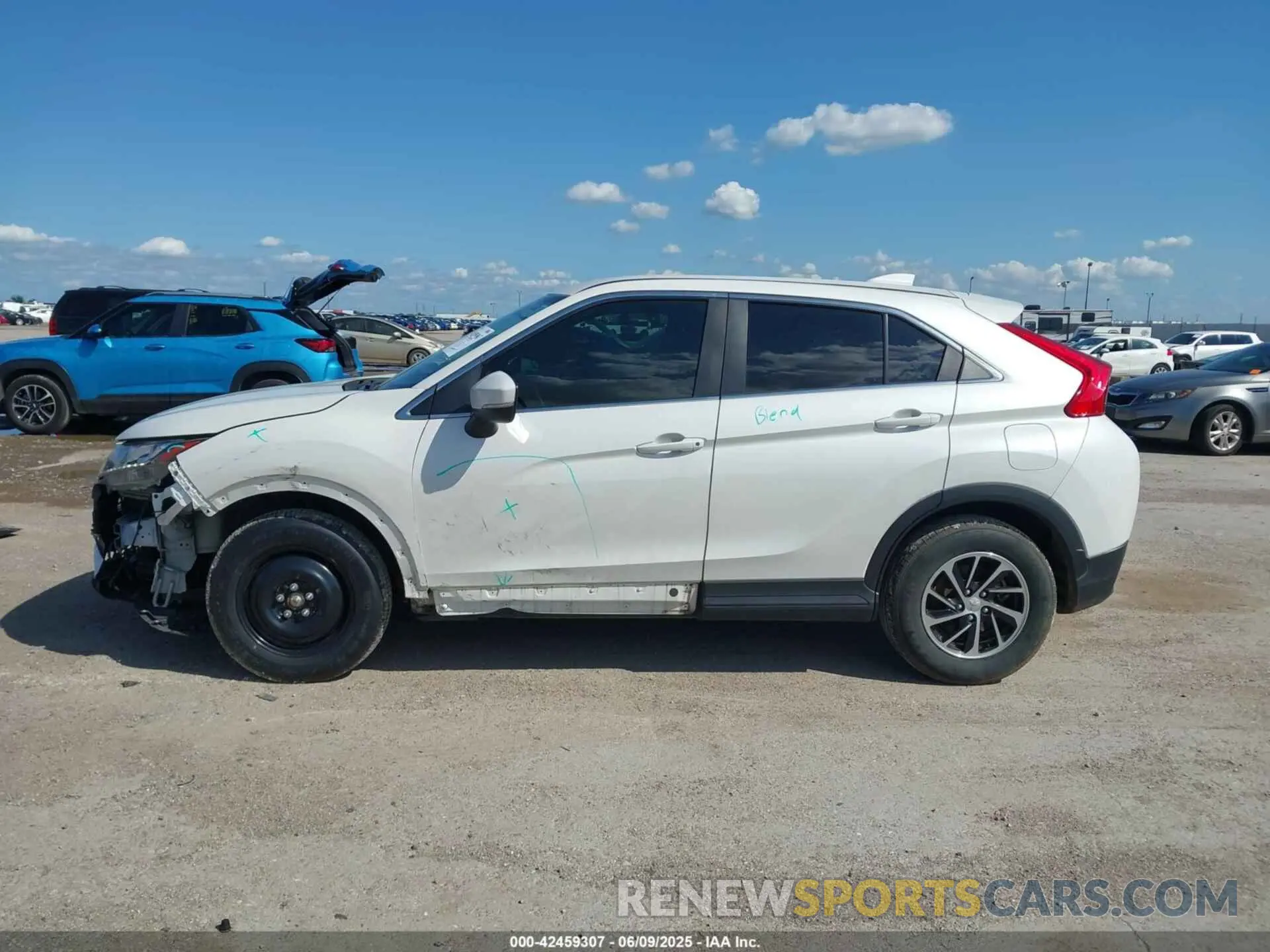 14 fotografías del automóvil dañado JA4AS3AA1LZ009730 MITSUBISHI ECLIPSE CROSS 2020