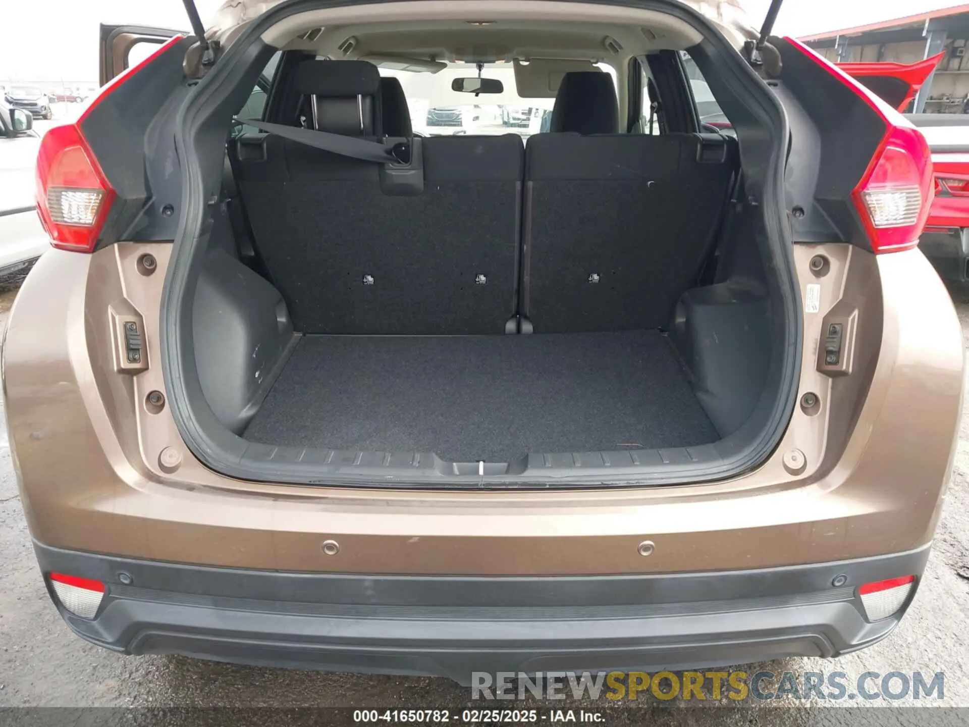 8 fotografías del automóvil dañado JA4AS3AA5LZ016857 MITSUBISHI ECLIPSE CROSS 2020