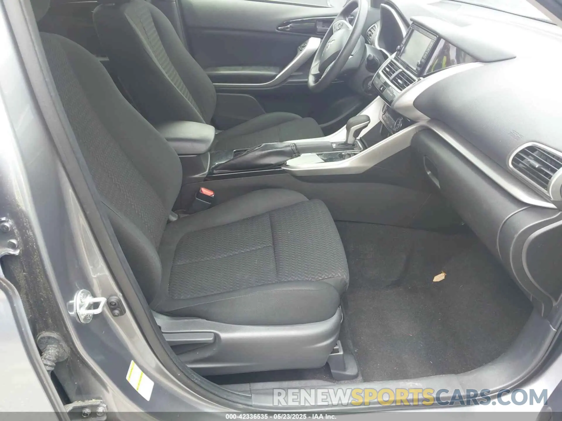 5 fotografías del automóvil dañado JA4AS3AAXLZ009273 MITSUBISHI ECLIPSE CROSS 2020