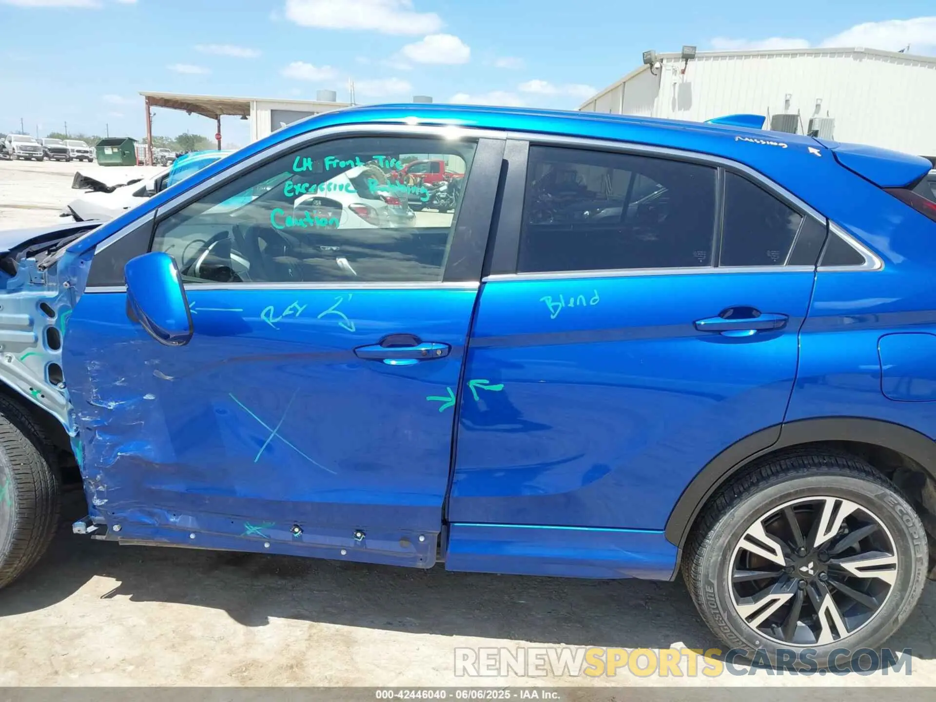 14 fotografías del automóvil dañado JA4ATWAAXPZ005454 MITSUBISHI ECLIPSE CROSS 2023