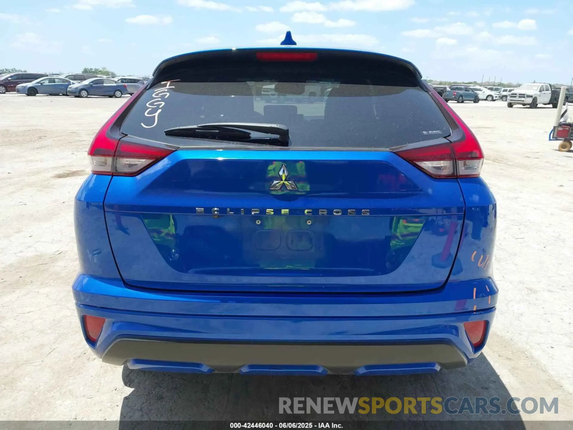 16 fotografías del automóvil dañado JA4ATWAAXPZ005454 MITSUBISHI ECLIPSE CROSS 2023