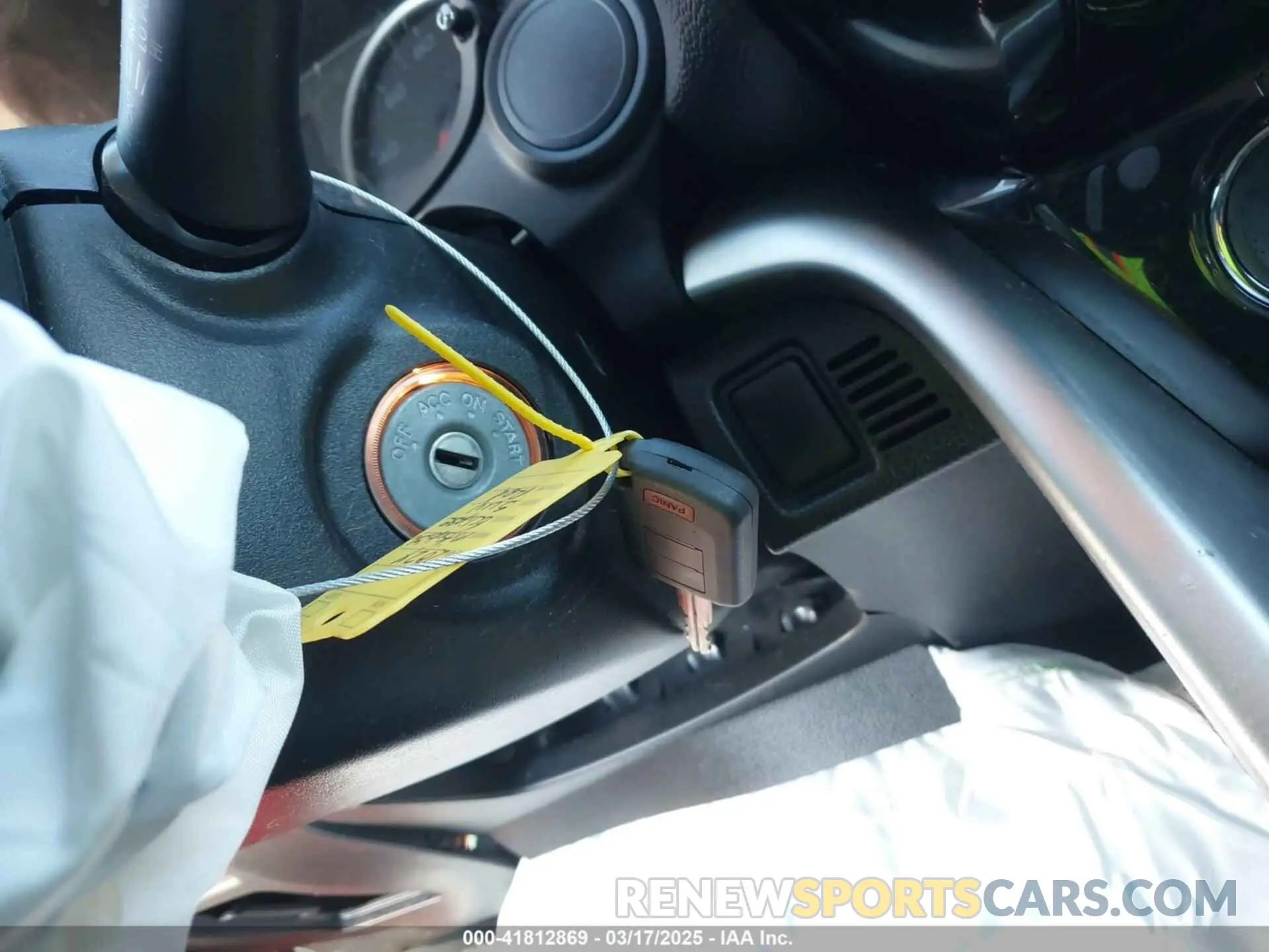 11 fotografías del automóvil dañado JA4ATUAA1RZ001171 MITSUBISHI ECLIPSE CROSS 2024