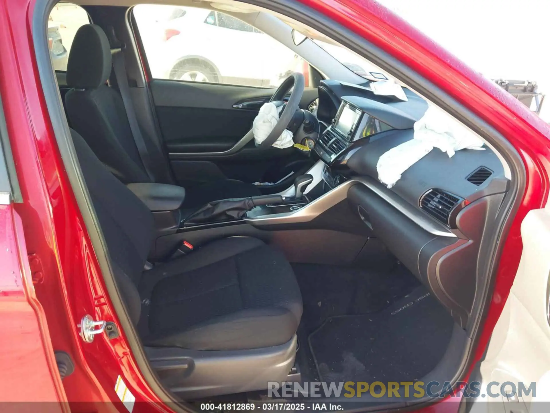 5 fotografías del automóvil dañado JA4ATUAA1RZ001171 MITSUBISHI ECLIPSE CROSS 2024