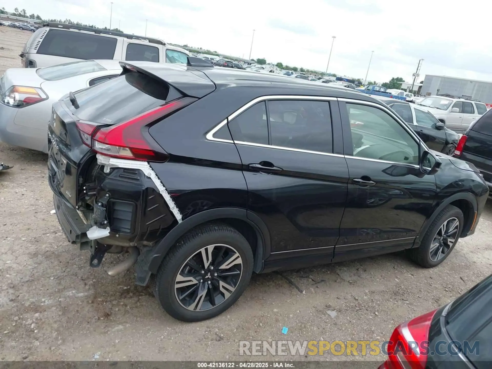 14 fotografías del automóvil dañado JA4ATWAA9RZ077782 MITSUBISHI ECLIPSE CROSS 2024