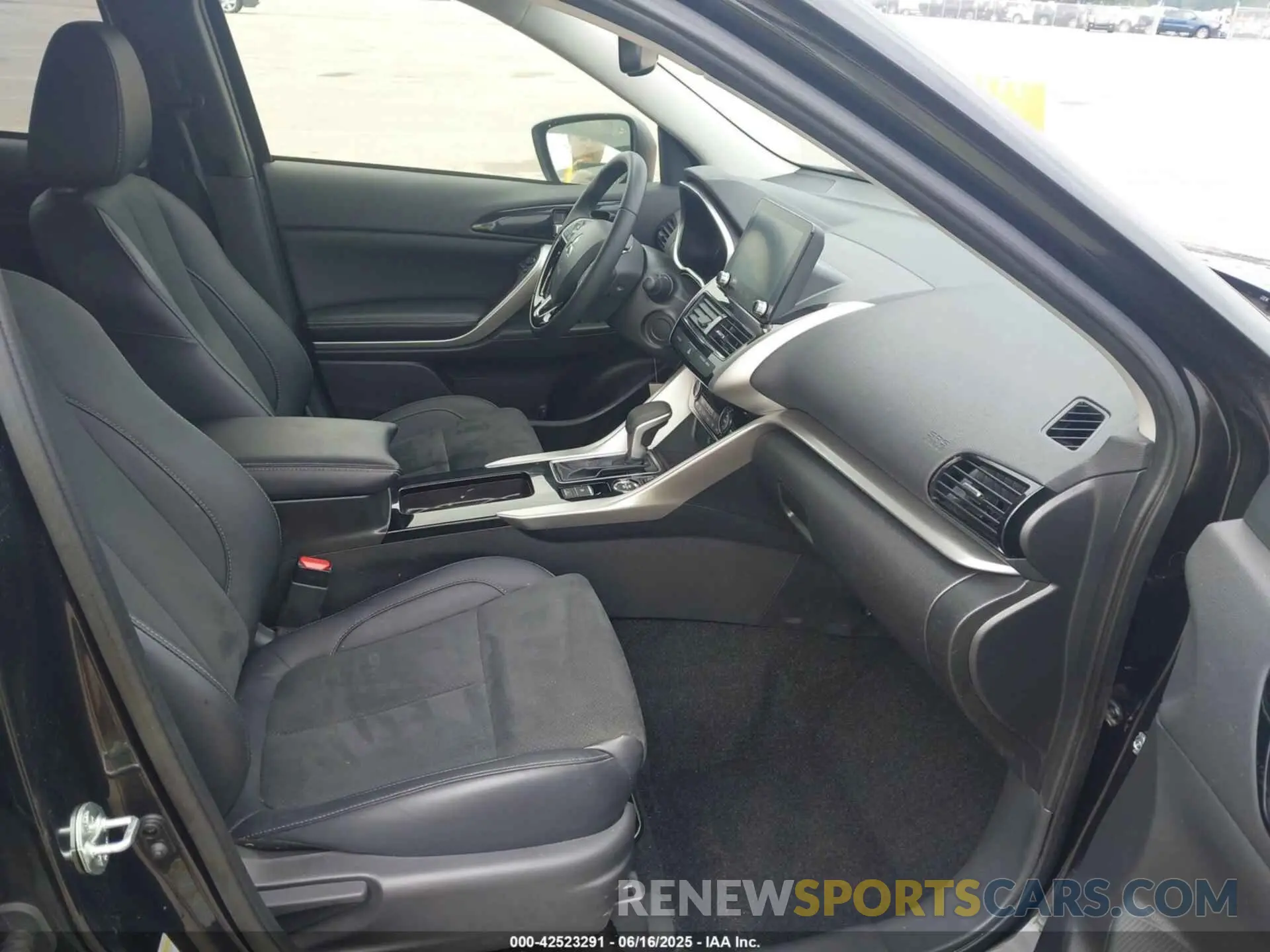 5 fotografías del automóvil dañado JA4ATWAAXRZ073174 MITSUBISHI ECLIPSE CROSS 2024
