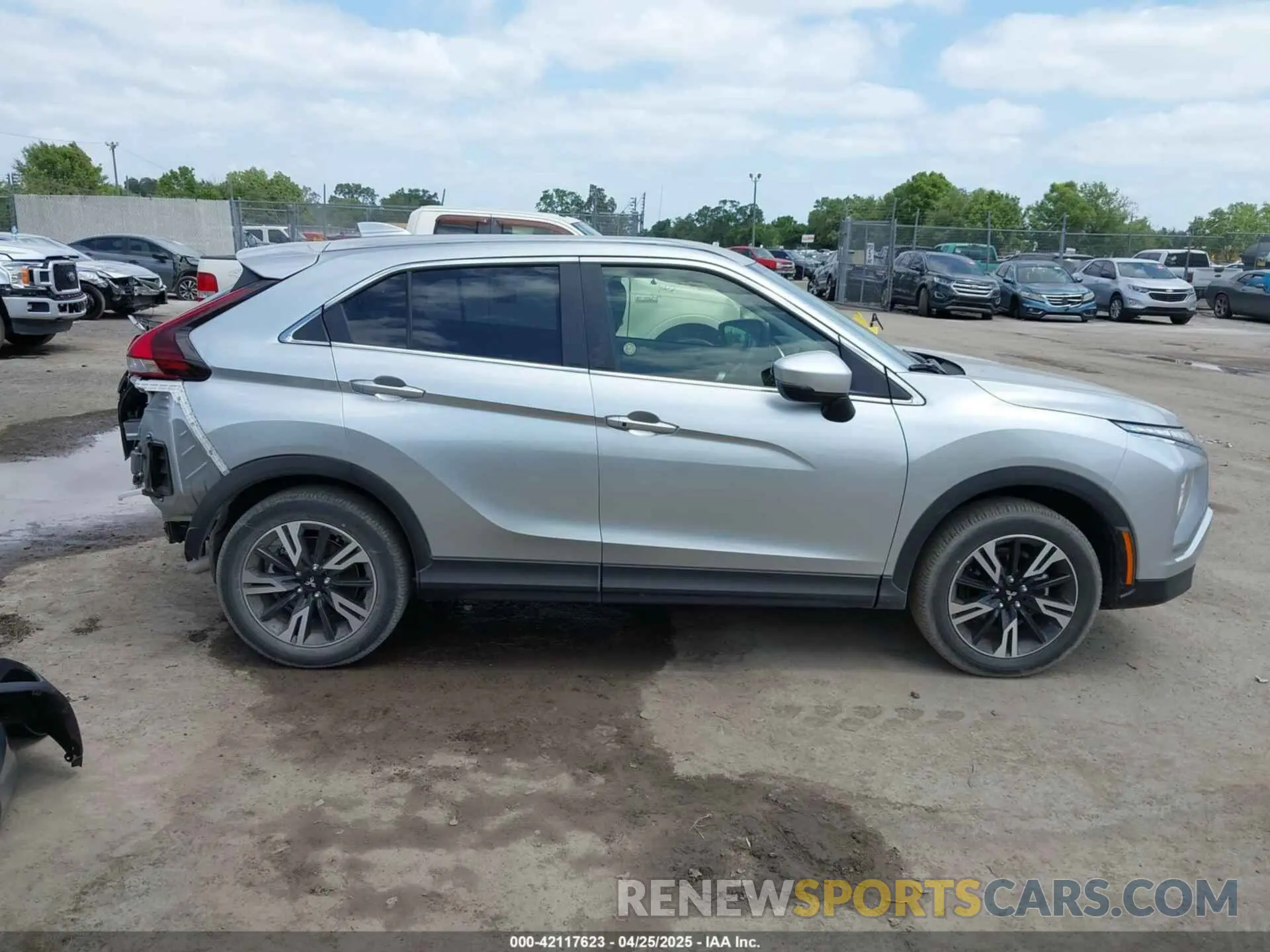14 fotografías del automóvil dañado JA4ATWAA1SZ003410 MITSUBISHI ECLIPSE CROSS 2025