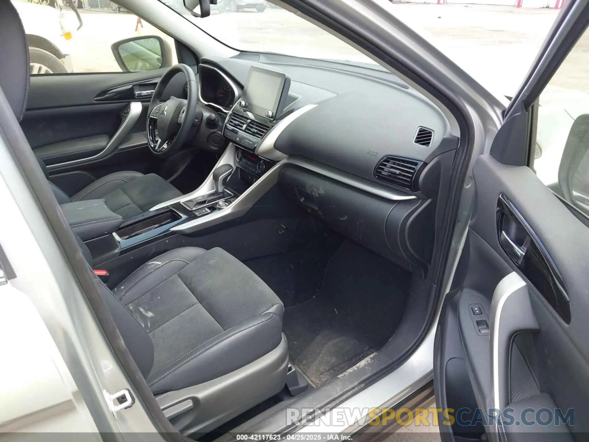 5 fotografías del automóvil dañado JA4ATWAA1SZ003410 MITSUBISHI ECLIPSE CROSS 2025