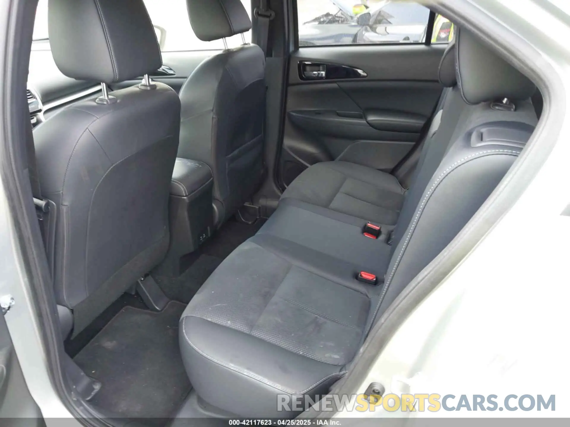 8 fotografías del automóvil dañado JA4ATWAA1SZ003410 MITSUBISHI ECLIPSE CROSS 2025