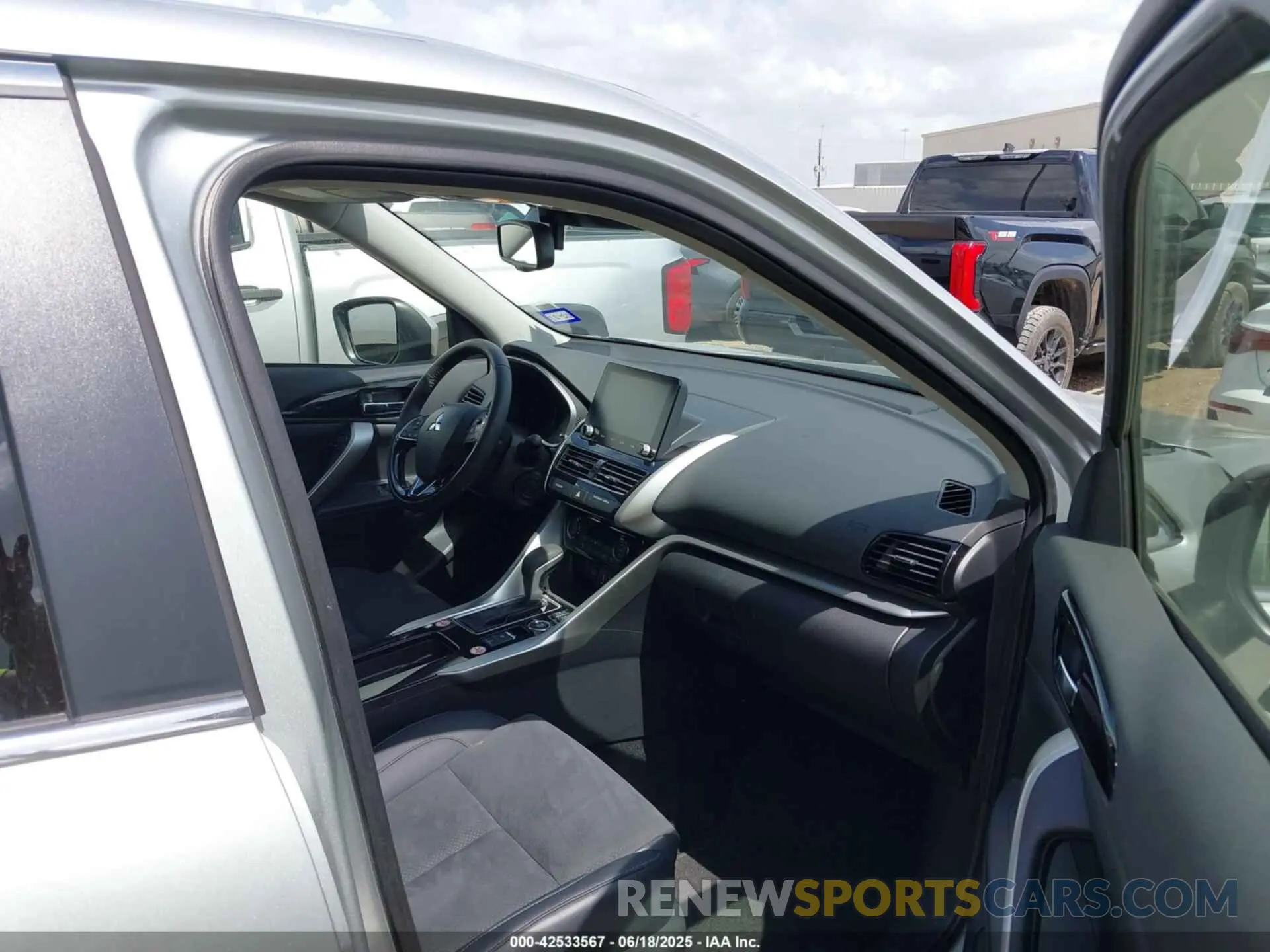 5 fotografías del automóvil dañado JA4ATWAA7SZ012449 MITSUBISHI ECLIPSE CROSS 2025