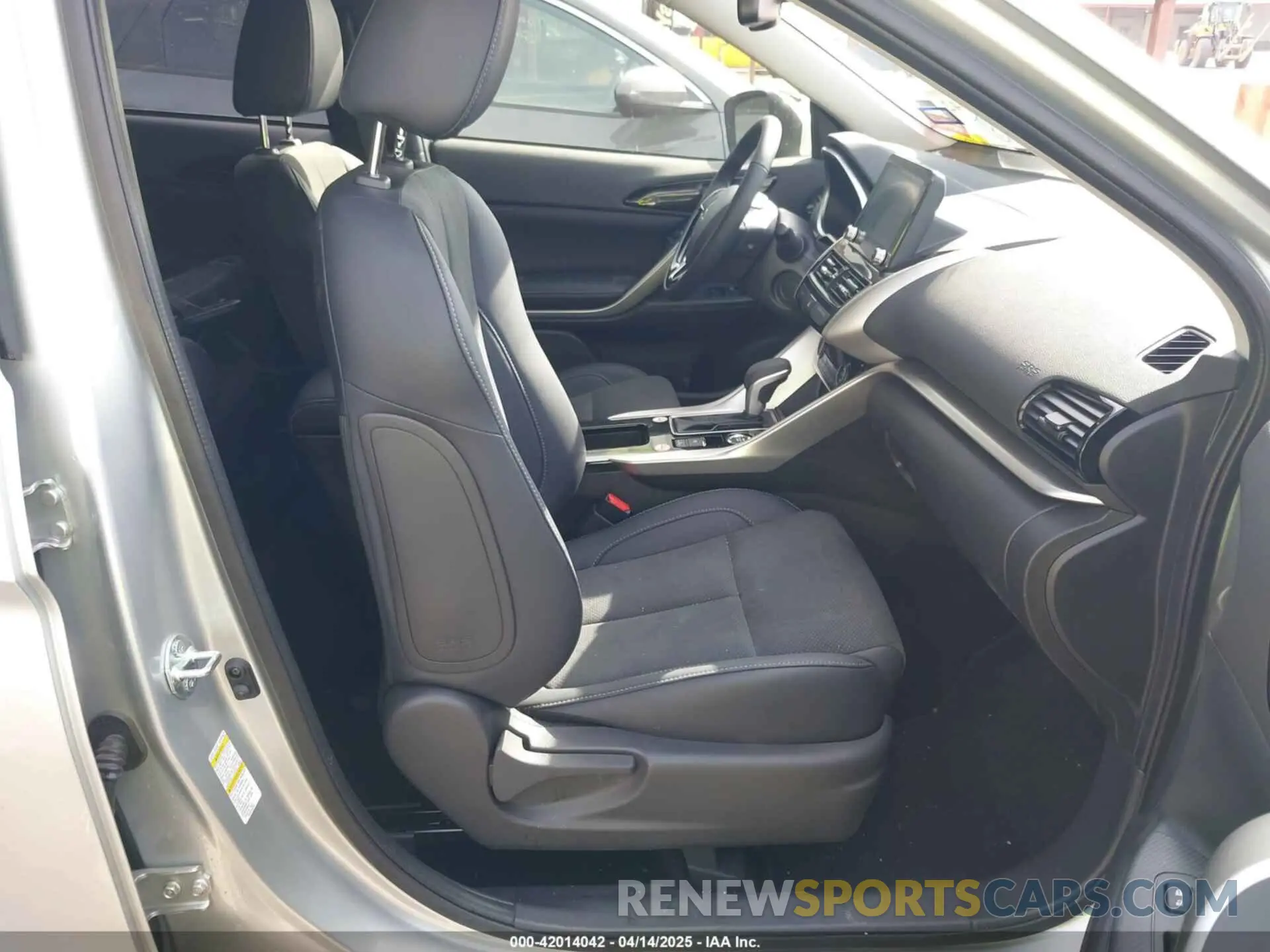 5 fotografías del automóvil dañado JA4ATWAA9SZ012842 MITSUBISHI ECLIPSE CROSS 2025