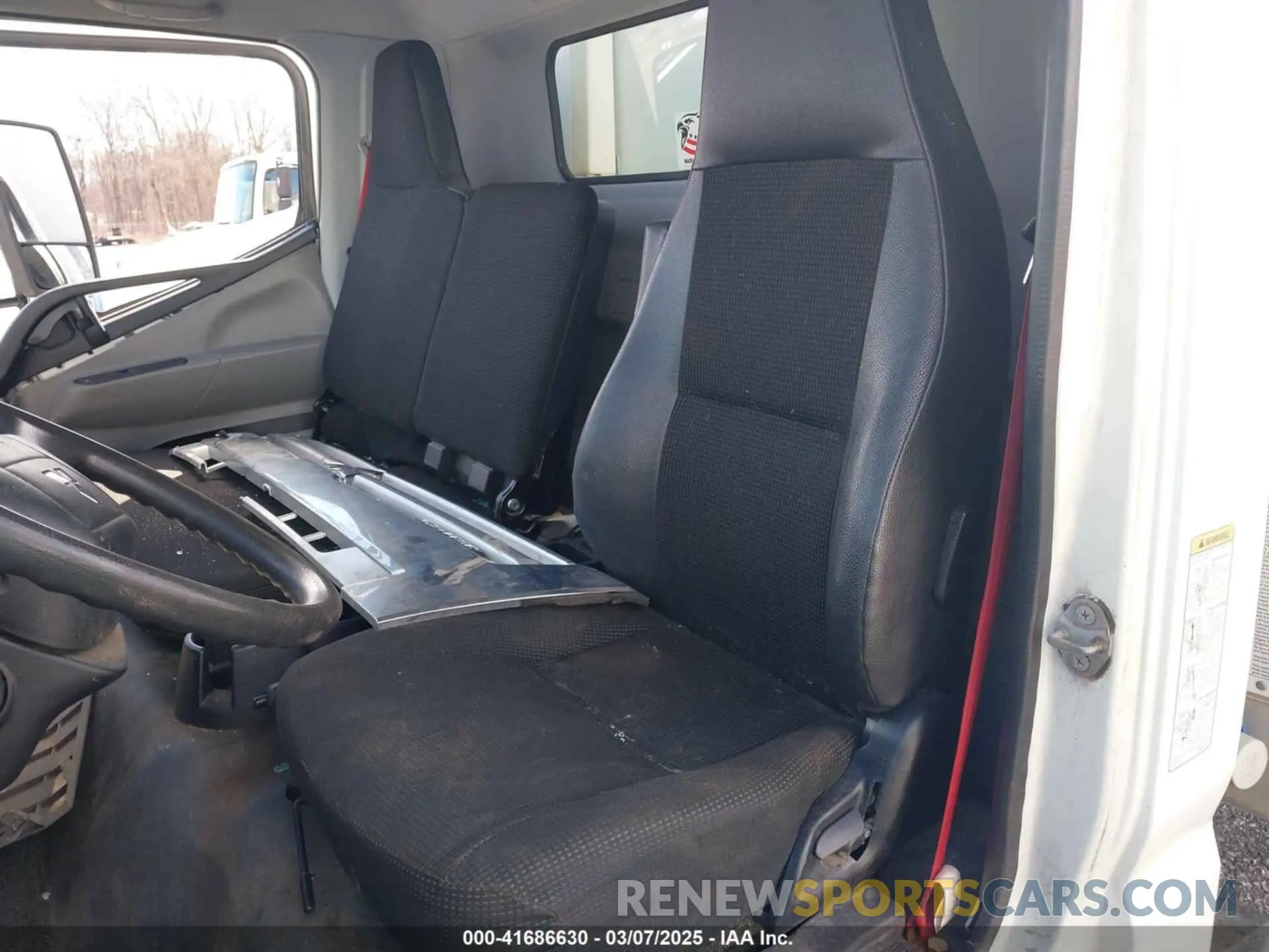7 fotografías del automóvil dañado 4UZBVH112KGKE3536 MITSUBISHI FEC7TS 2019