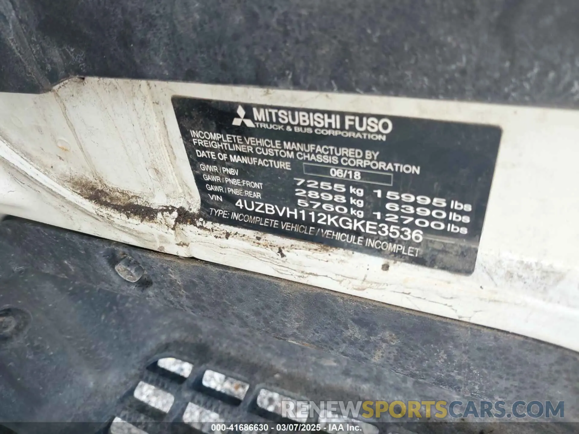 8 fotografías del automóvil dañado 4UZBVH112KGKE3536 MITSUBISHI FEC7TS 2019