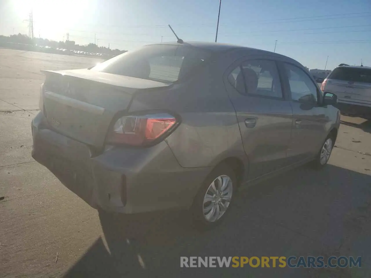 3 fotografías del automóvil dañado ML32FUFJ8PHF06580 MITSUBISHI MIRAGE 2023