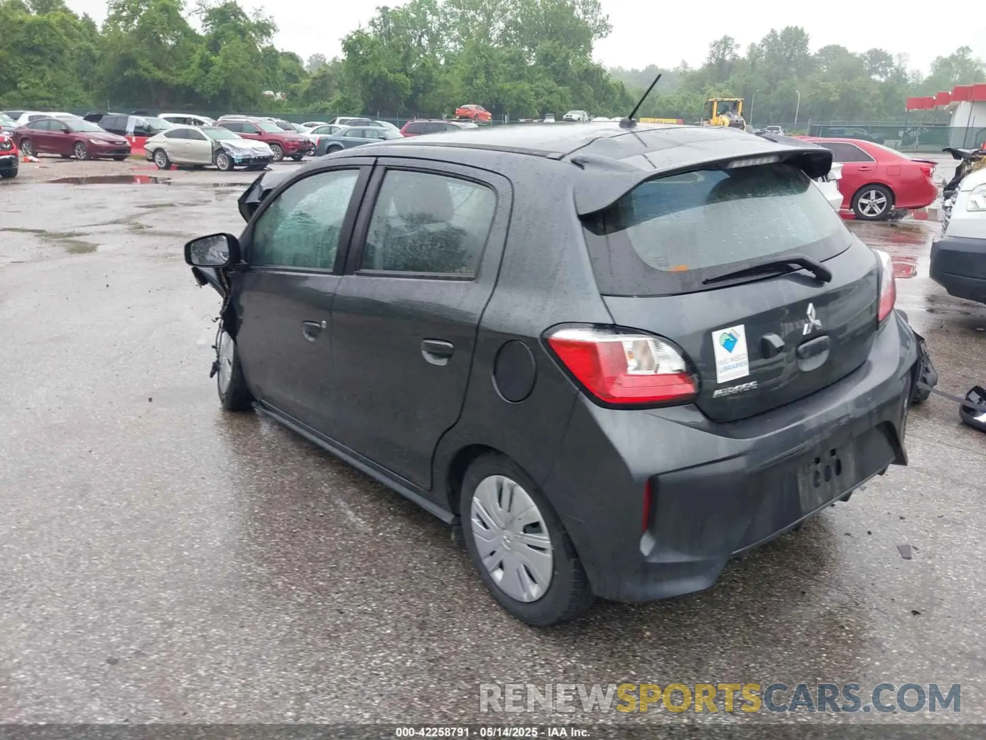 3 fotografías del automóvil dañado ML32AUHJ0RH003637 MITSUBISHI MIRAGE 2024