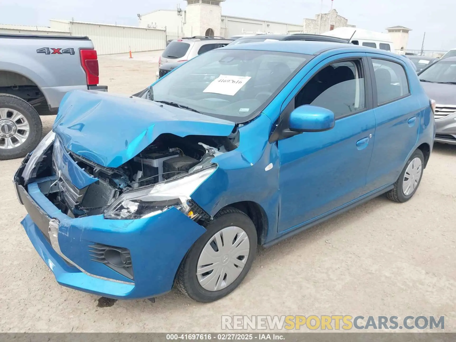 2 fotografías del automóvil dañado ML32AUHJ0RH017974 MITSUBISHI MIRAGE 2024