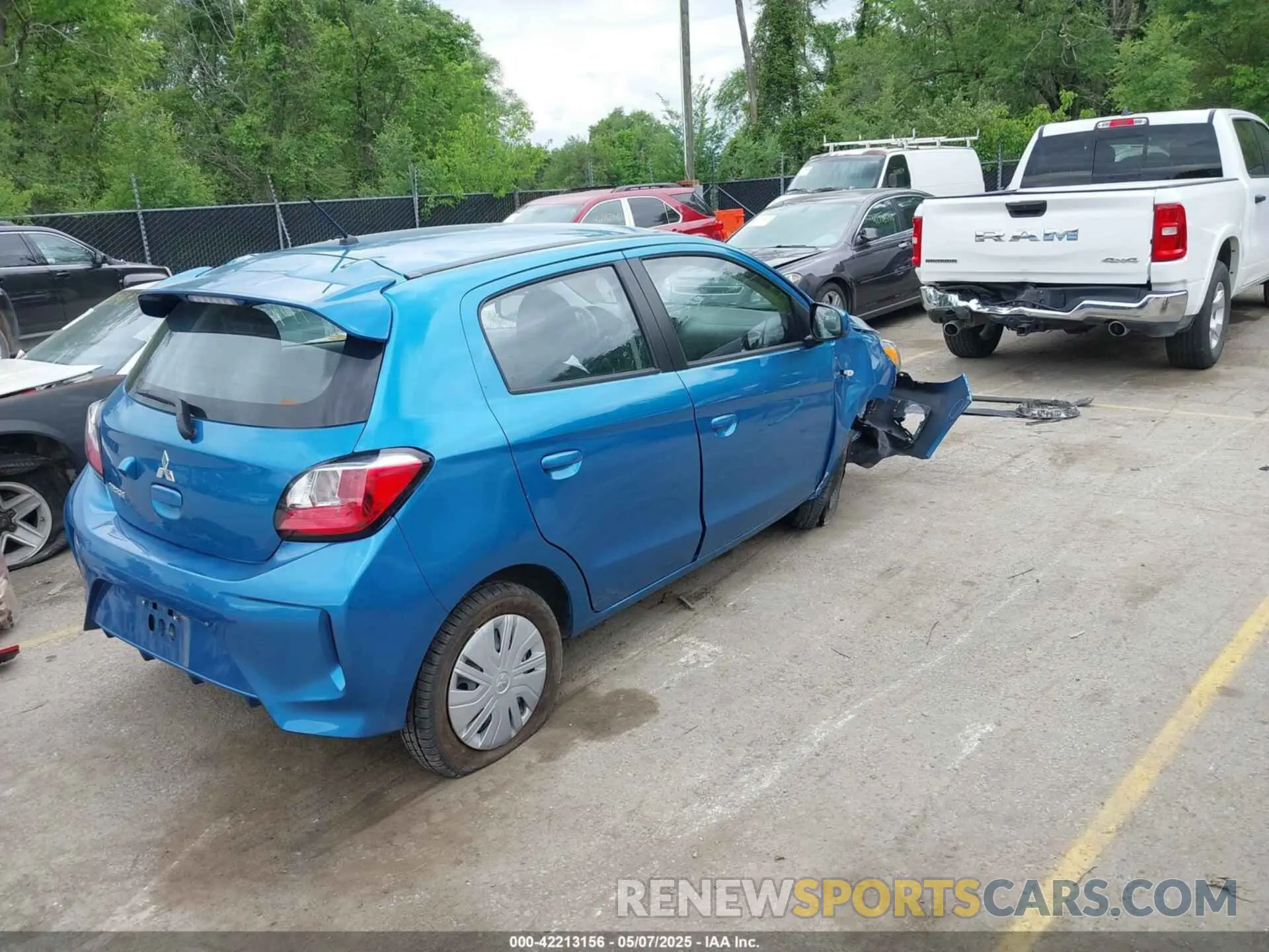 4 fotografías del automóvil dañado ML32AUHJ1RH010483 MITSUBISHI MIRAGE 2024