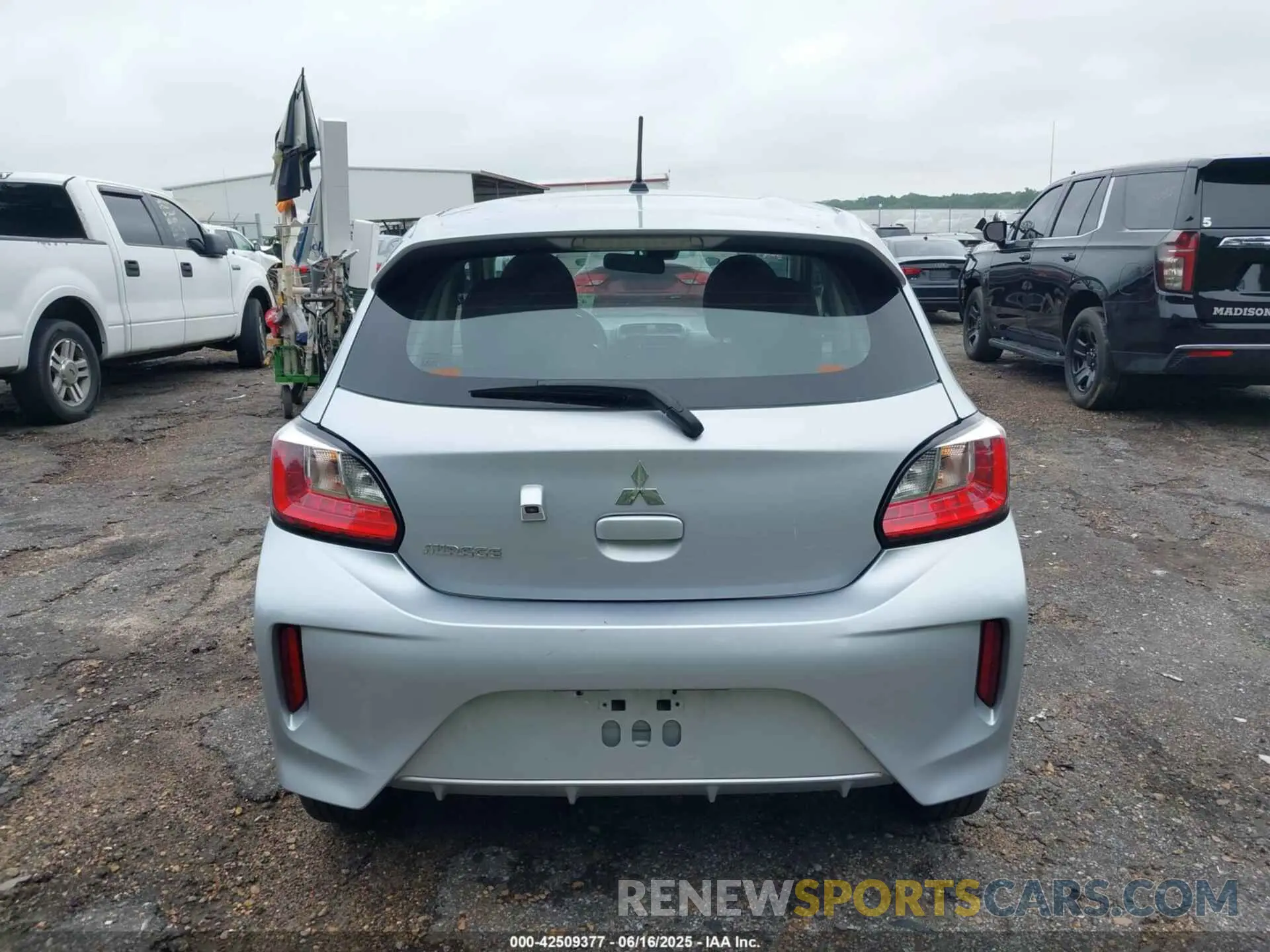 16 fotografías del automóvil dañado ML32AUHJ1RH021645 MITSUBISHI MIRAGE 2024