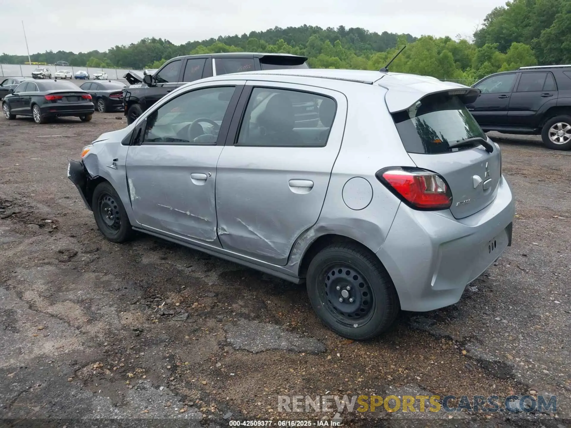 3 fotografías del automóvil dañado ML32AUHJ1RH021645 MITSUBISHI MIRAGE 2024