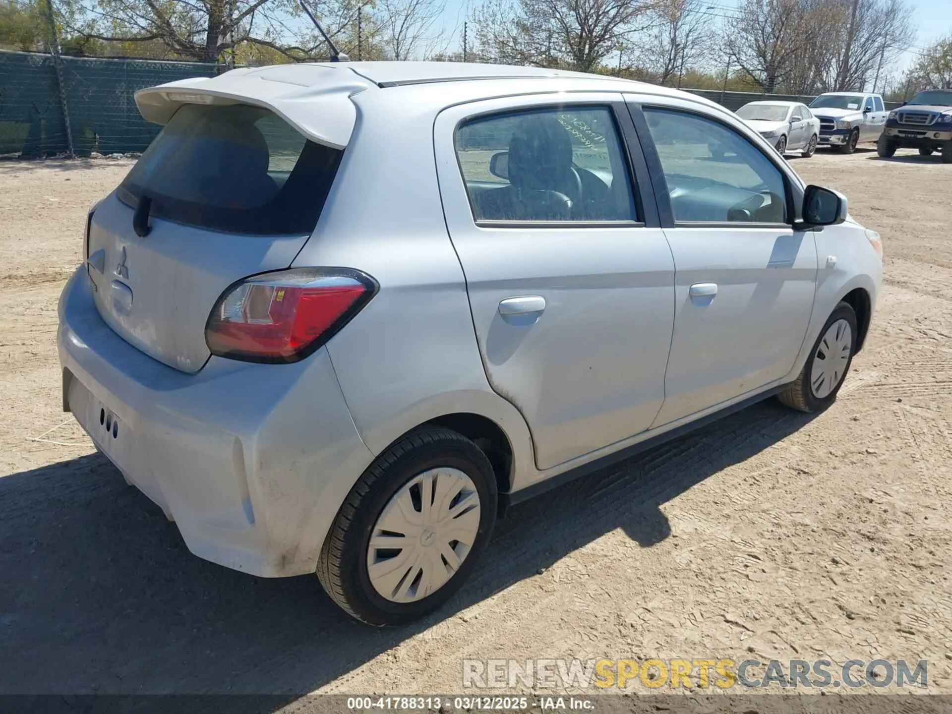 4 fotografías del automóvil dañado ML32AUHJ2RH013490 MITSUBISHI MIRAGE 2024