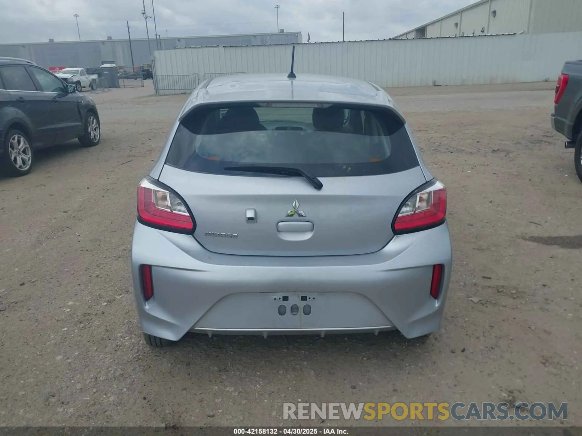 16 fotografías del automóvil dañado ML32AUHJ7RH017082 MITSUBISHI MIRAGE 2024
