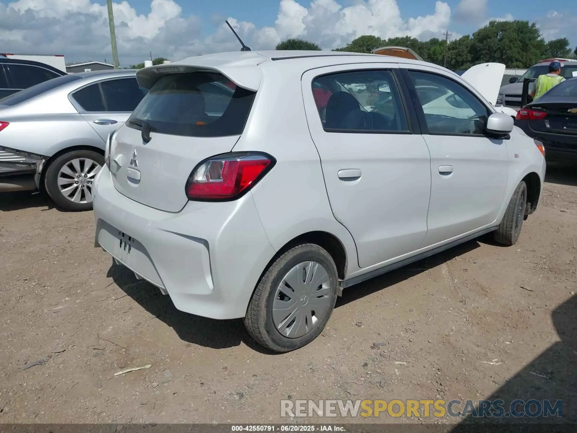 4 fotografías del automóvil dañado ML32AUHJ9RH009338 MITSUBISHI MIRAGE 2024