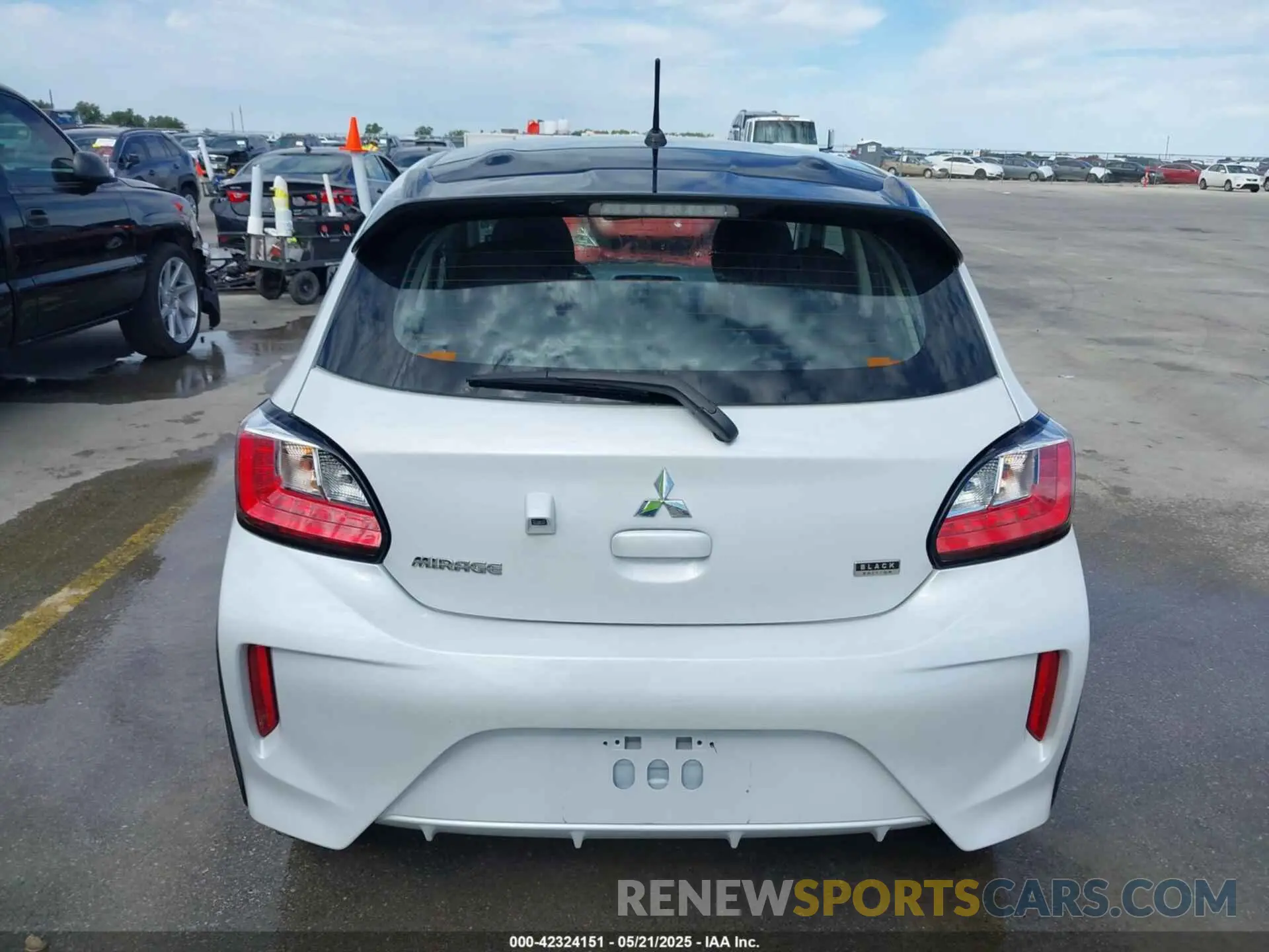 16 fotografías del automóvil dañado ML32AWHJ1RH007630 MITSUBISHI MIRAGE 2024