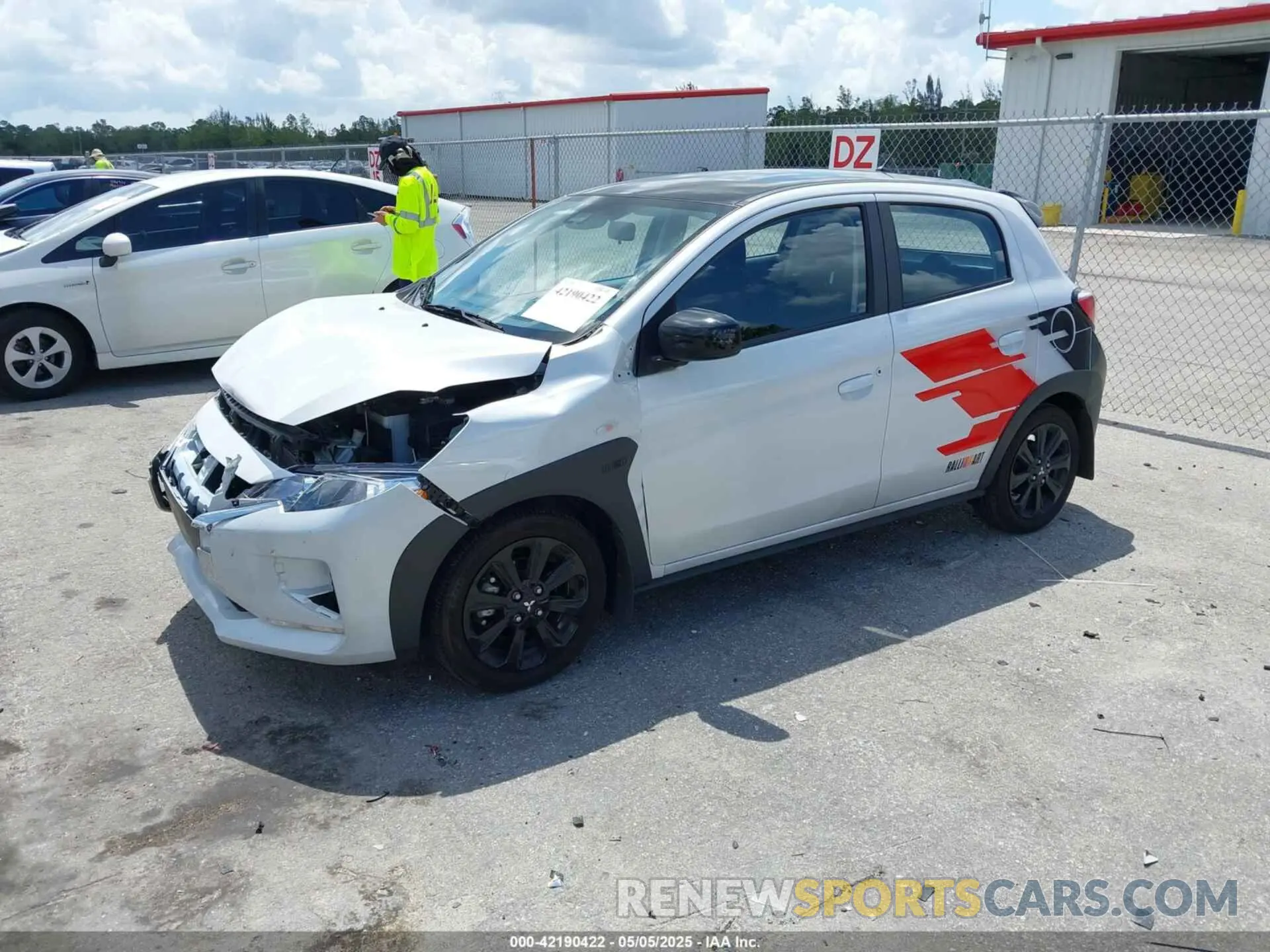 2 fotografías del automóvil dañado ML32AWHJ1RH011127 MITSUBISHI MIRAGE 2024