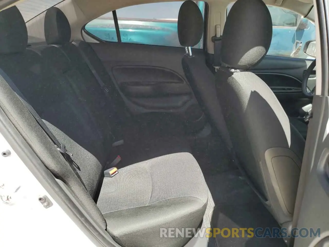 10 fotografías del automóvil dañado ML32FUFJ0RHF04423 MITSUBISHI MIRAGE 2024