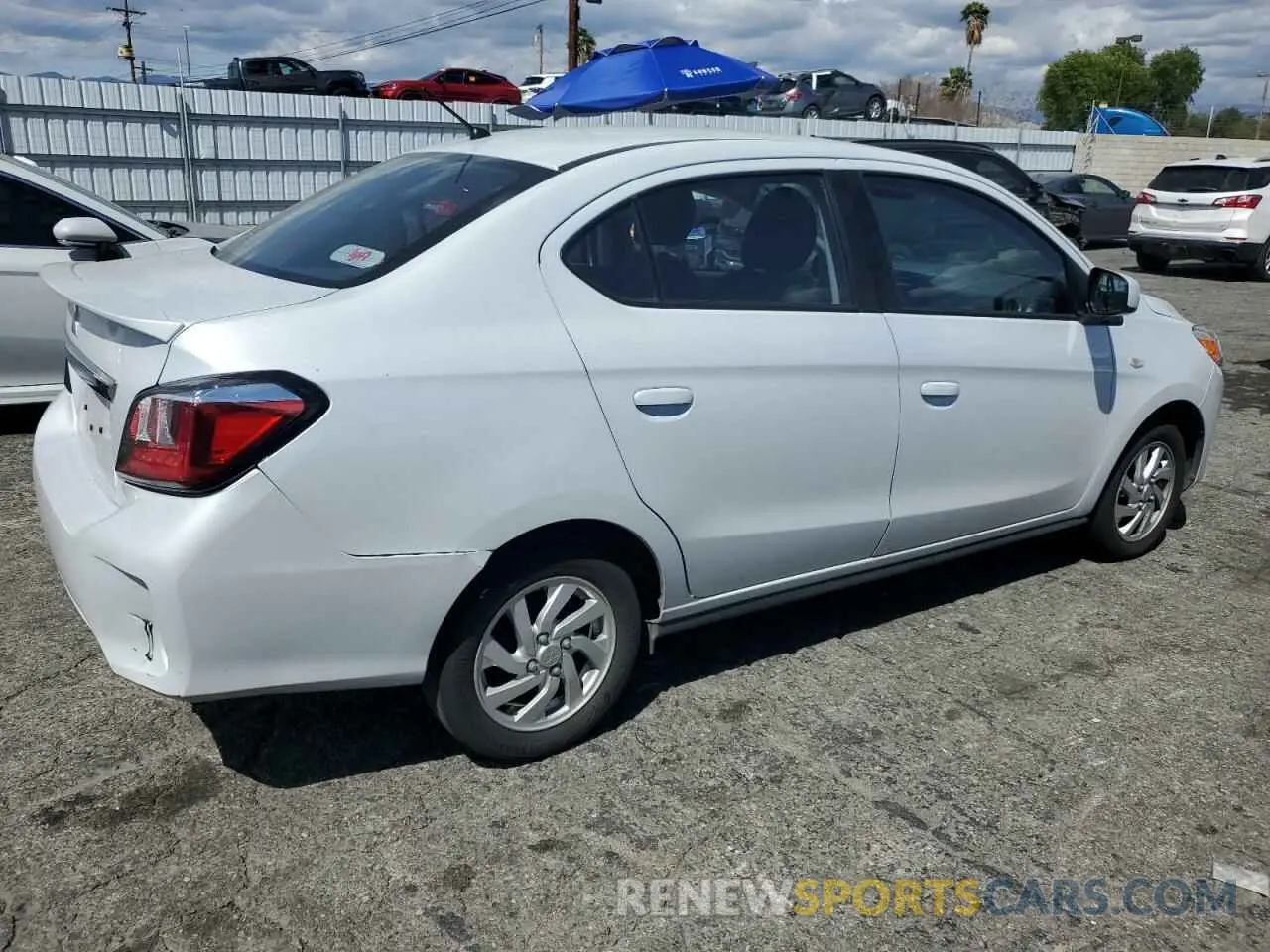 3 fotografías del automóvil dañado ML32FUFJ1RHF01241 MITSUBISHI MIRAGE 2024