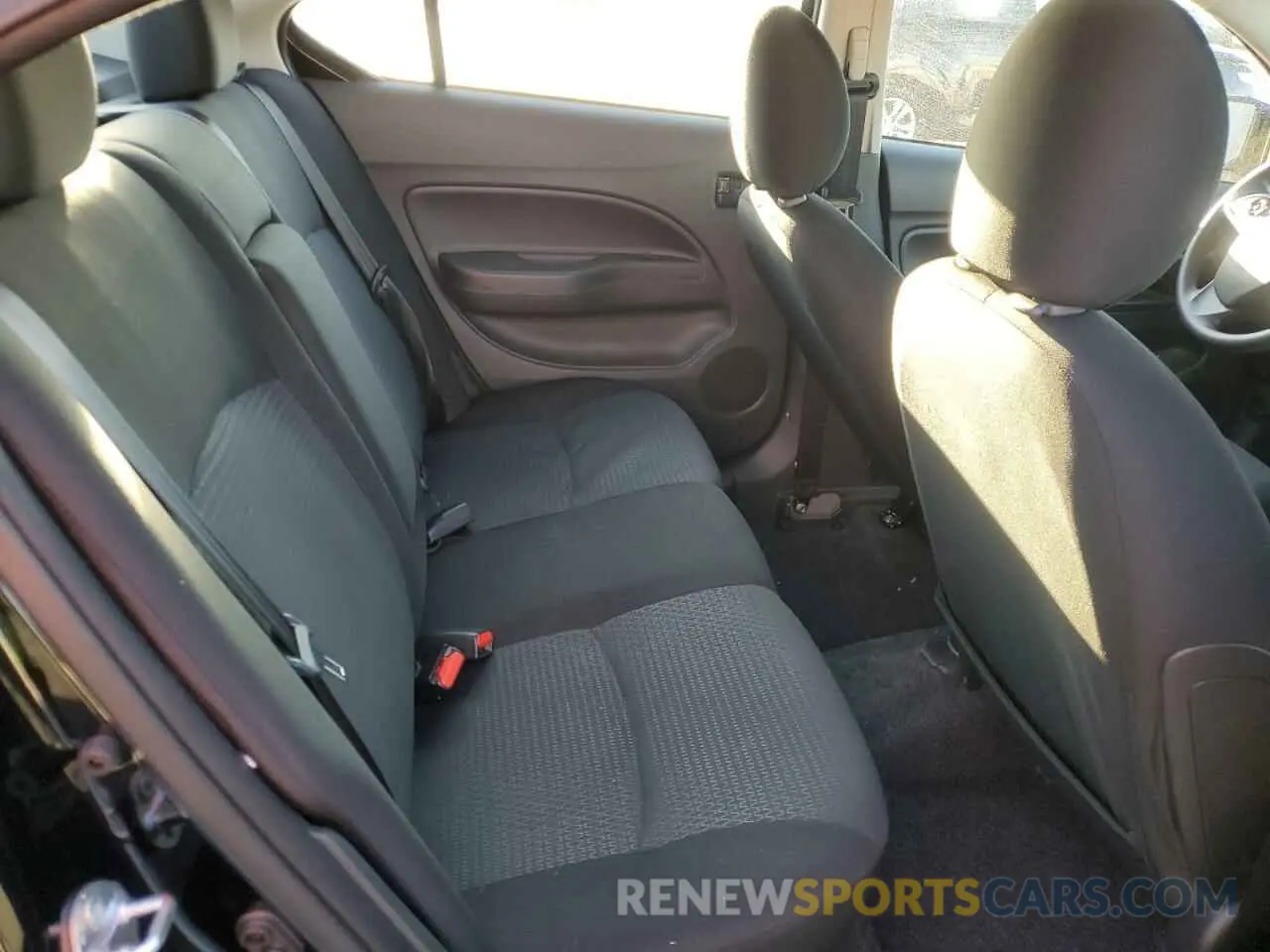 10 fotografías del automóvil dañado ML32FUFJ1RHF13910 MITSUBISHI MIRAGE 2024