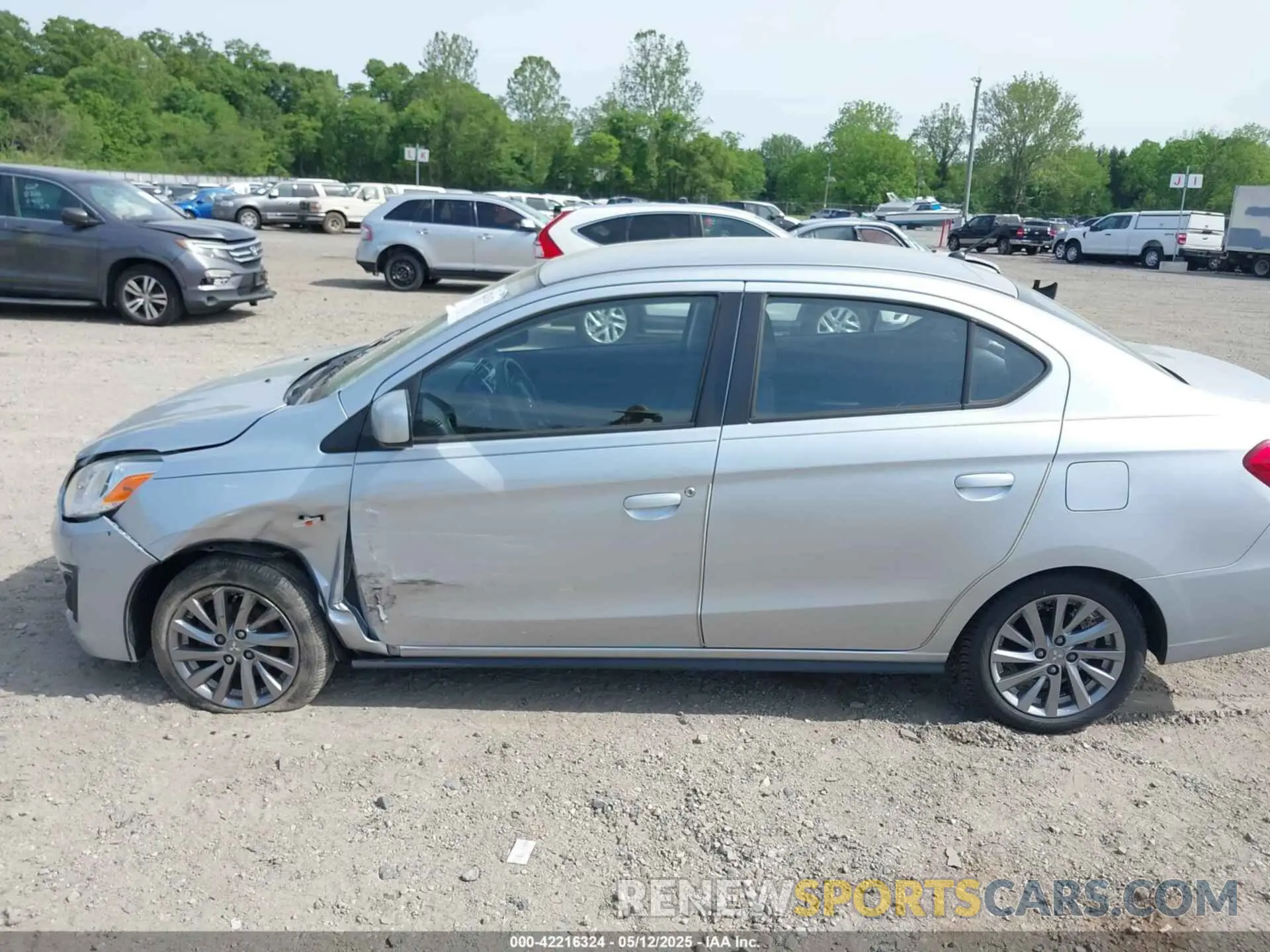 14 fotografías del automóvil dañado ML32F3FJ0KHF00792 MITSUBISHI MIRAGE G4 2019
