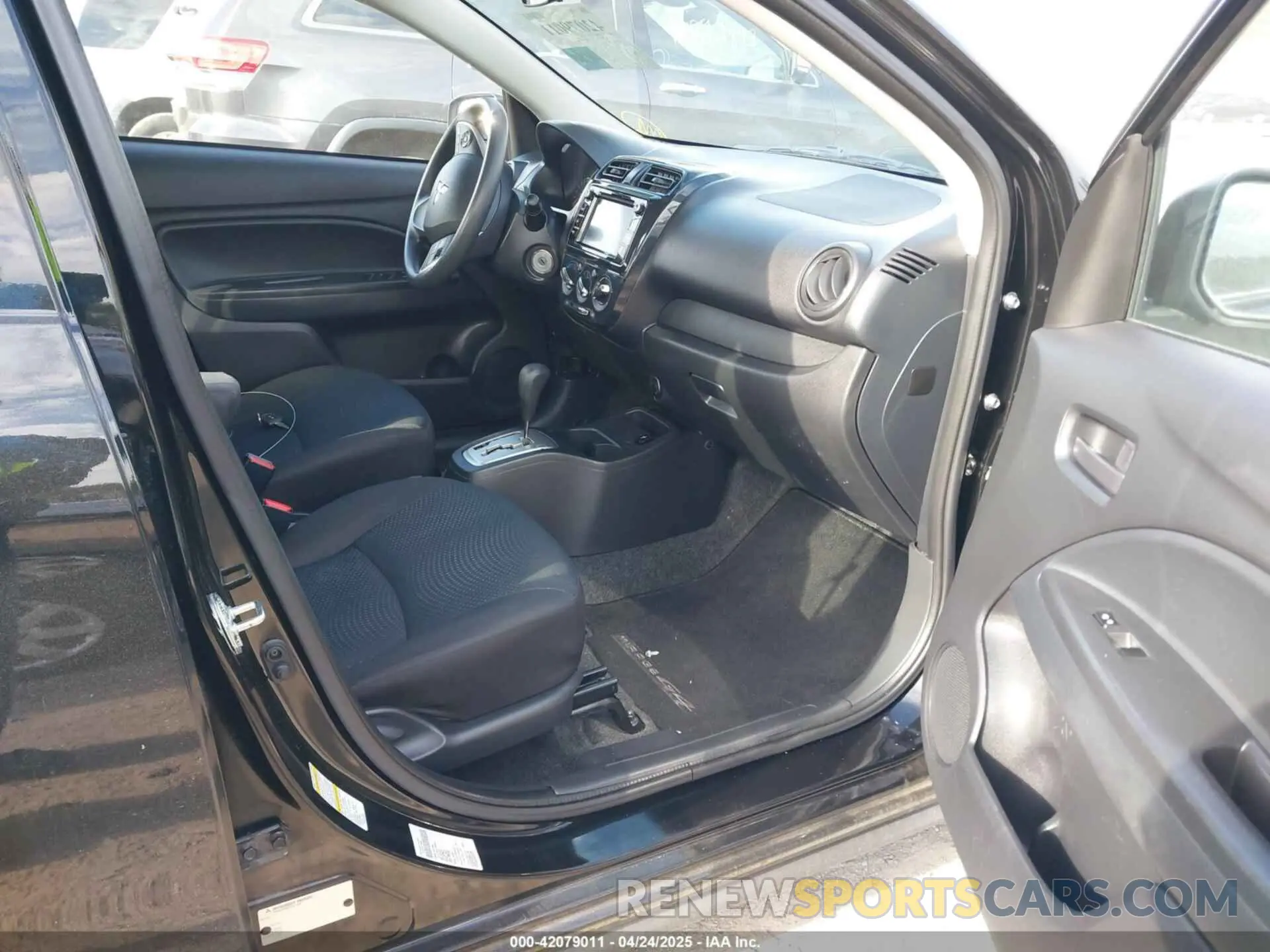5 fotografías del automóvil dañado ML32F3FJ0KHF16538 MITSUBISHI MIRAGE G4 2019