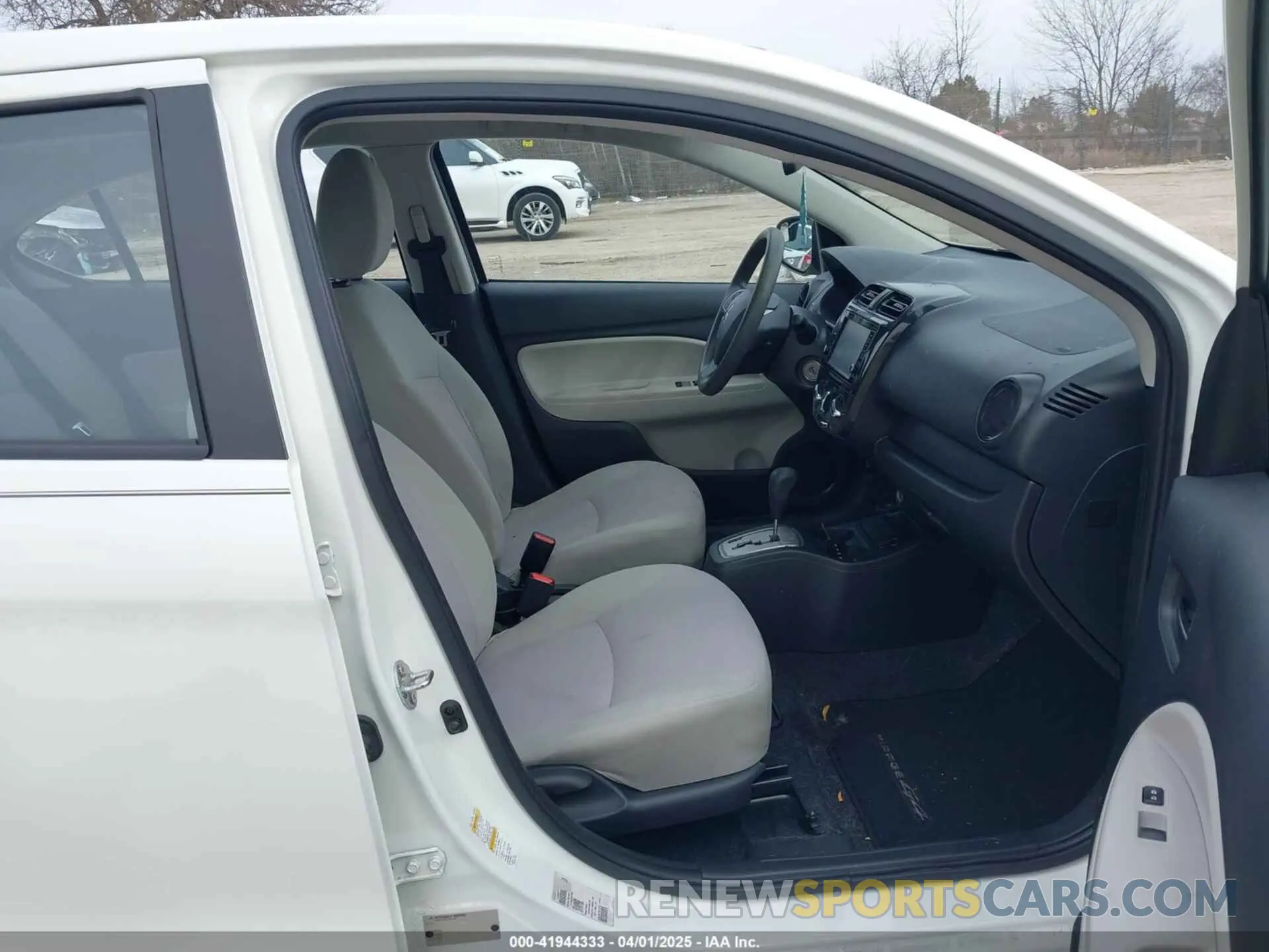 5 fotografías del automóvil dañado ML32F3FJ3KHF02083 MITSUBISHI MIRAGE G4 2019