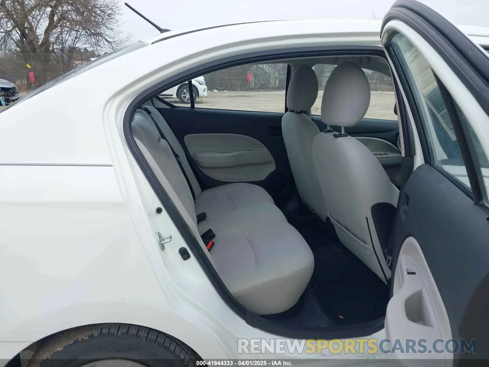 8 fotografías del automóvil dañado ML32F3FJ3KHF02083 MITSUBISHI MIRAGE G4 2019