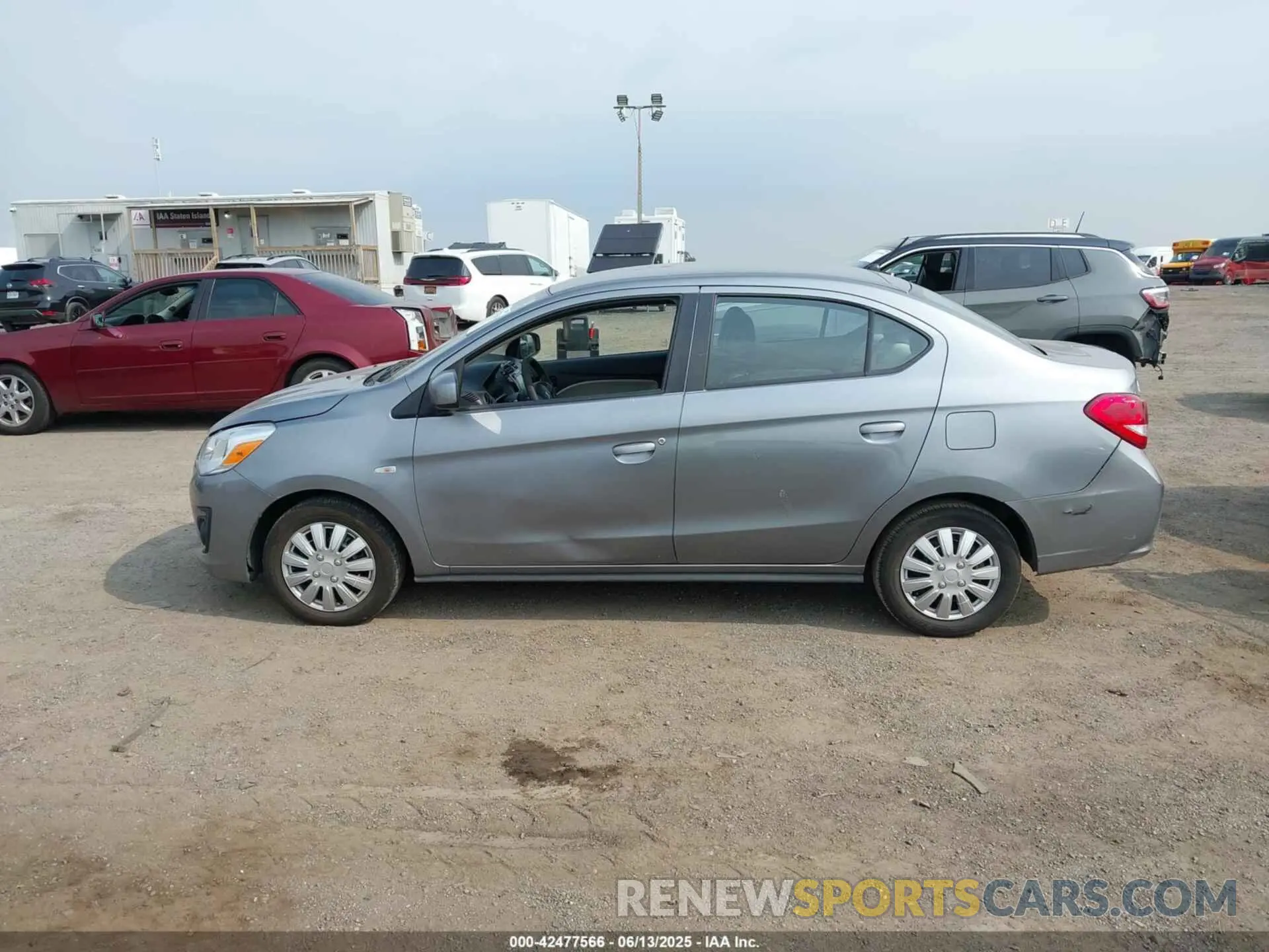 14 fotografías del automóvil dañado ML32F3FJ4LHF13143 MITSUBISHI MIRAGE G4 2020
