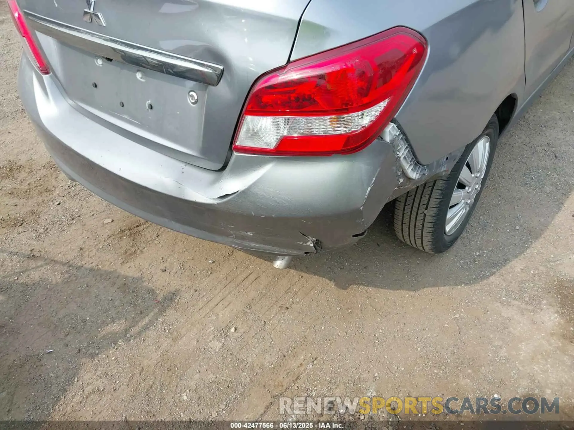 17 fotografías del automóvil dañado ML32F3FJ4LHF13143 MITSUBISHI MIRAGE G4 2020