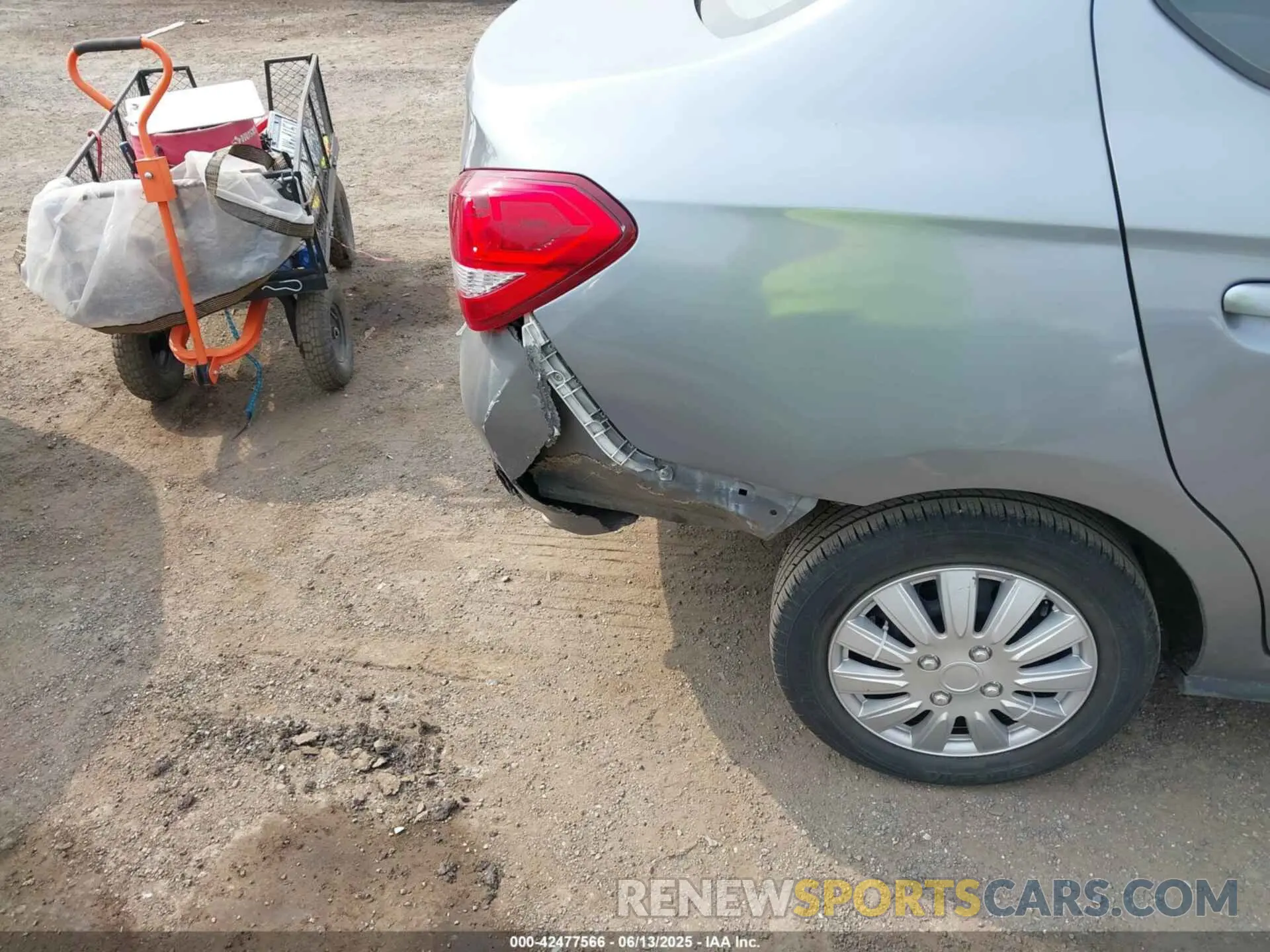 18 fotografías del automóvil dañado ML32F3FJ4LHF13143 MITSUBISHI MIRAGE G4 2020